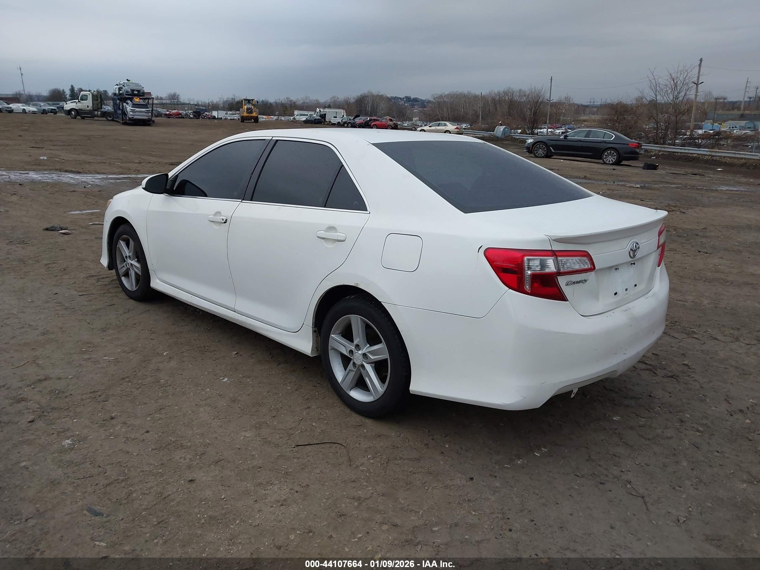 TOYOTA CAMRY image 3