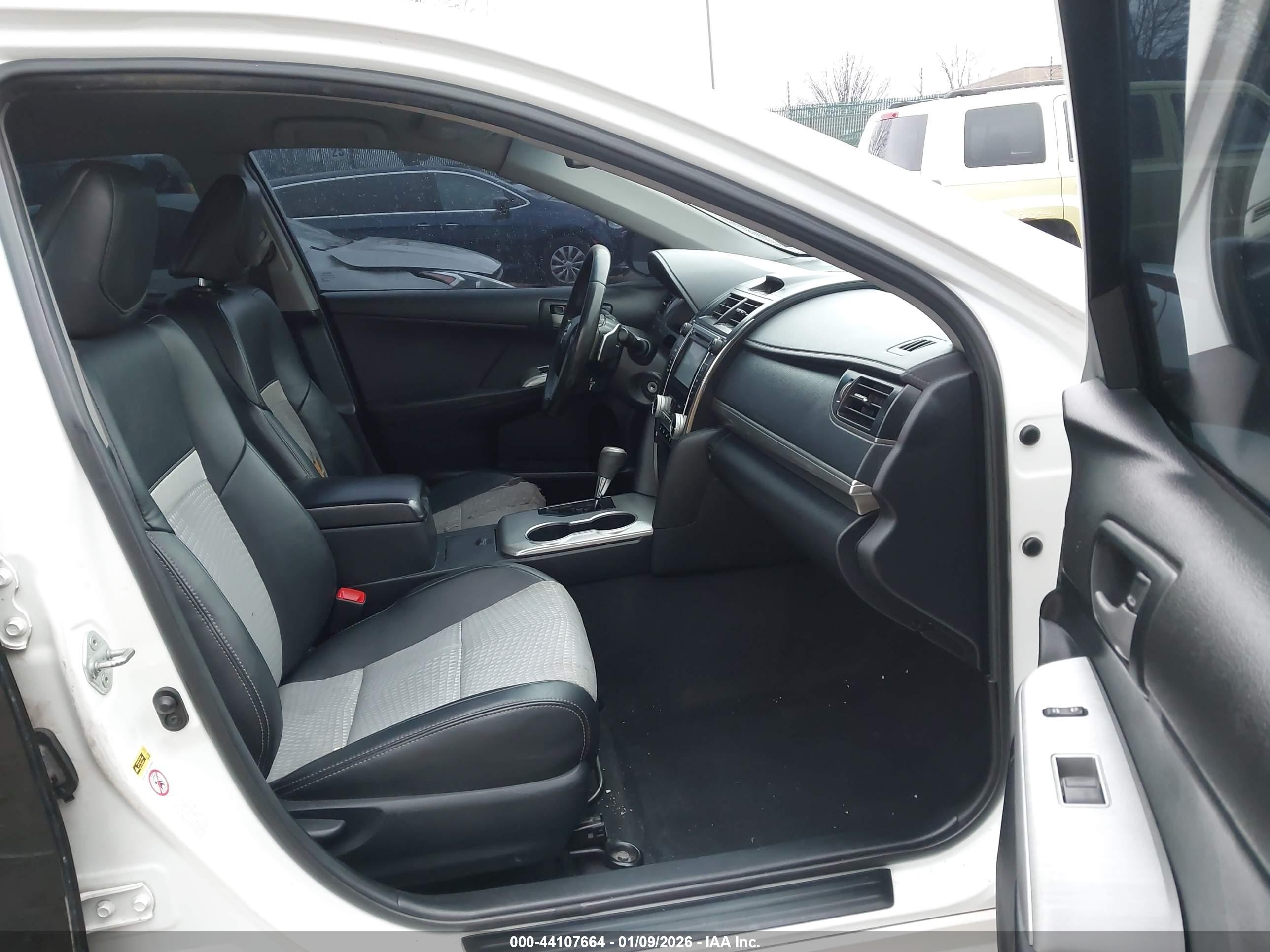 TOYOTA CAMRY image 5