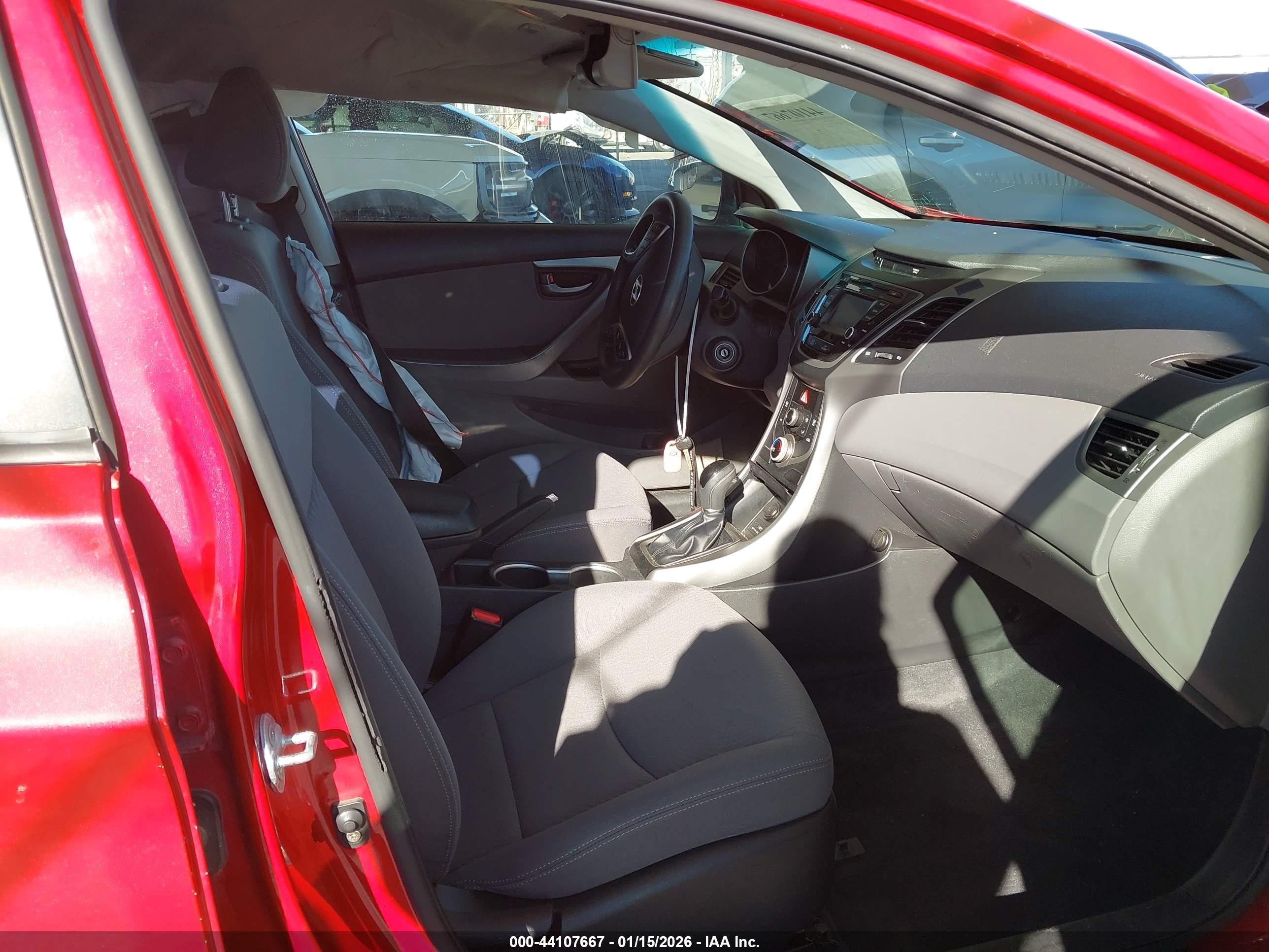 HYUNDAI ELANTRA image 5