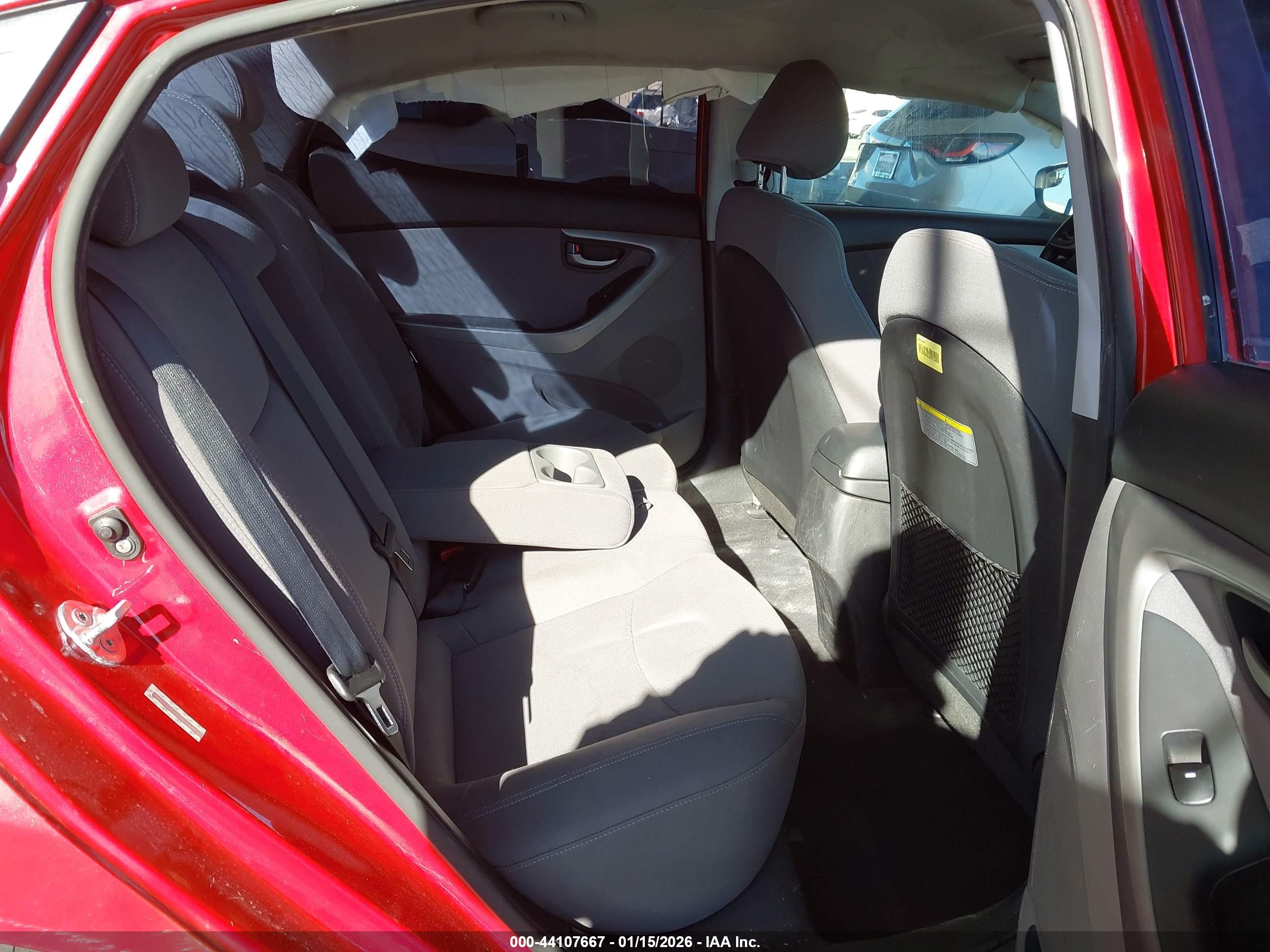 HYUNDAI ELANTRA image 8