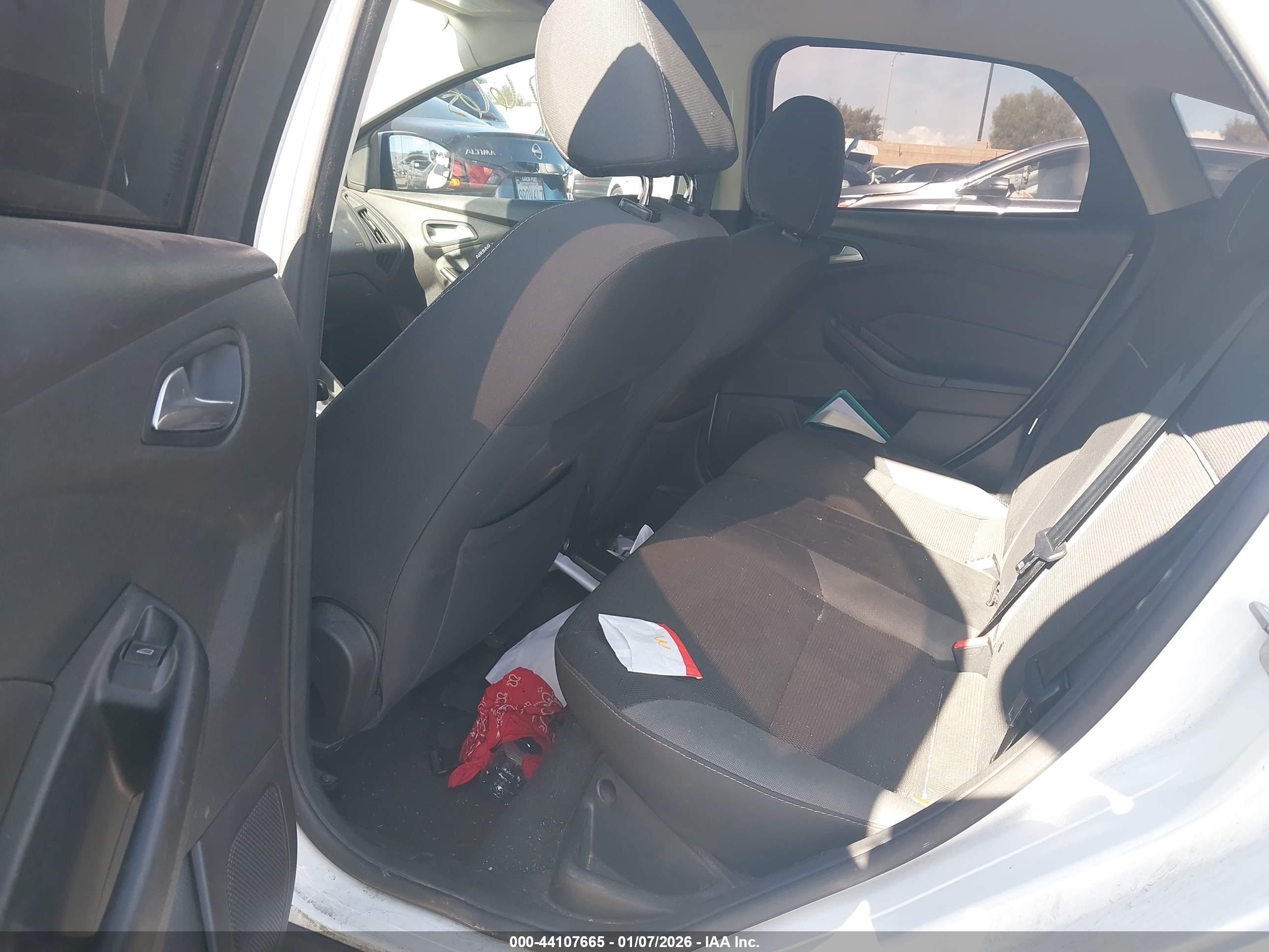 FORD FOCUS image 8