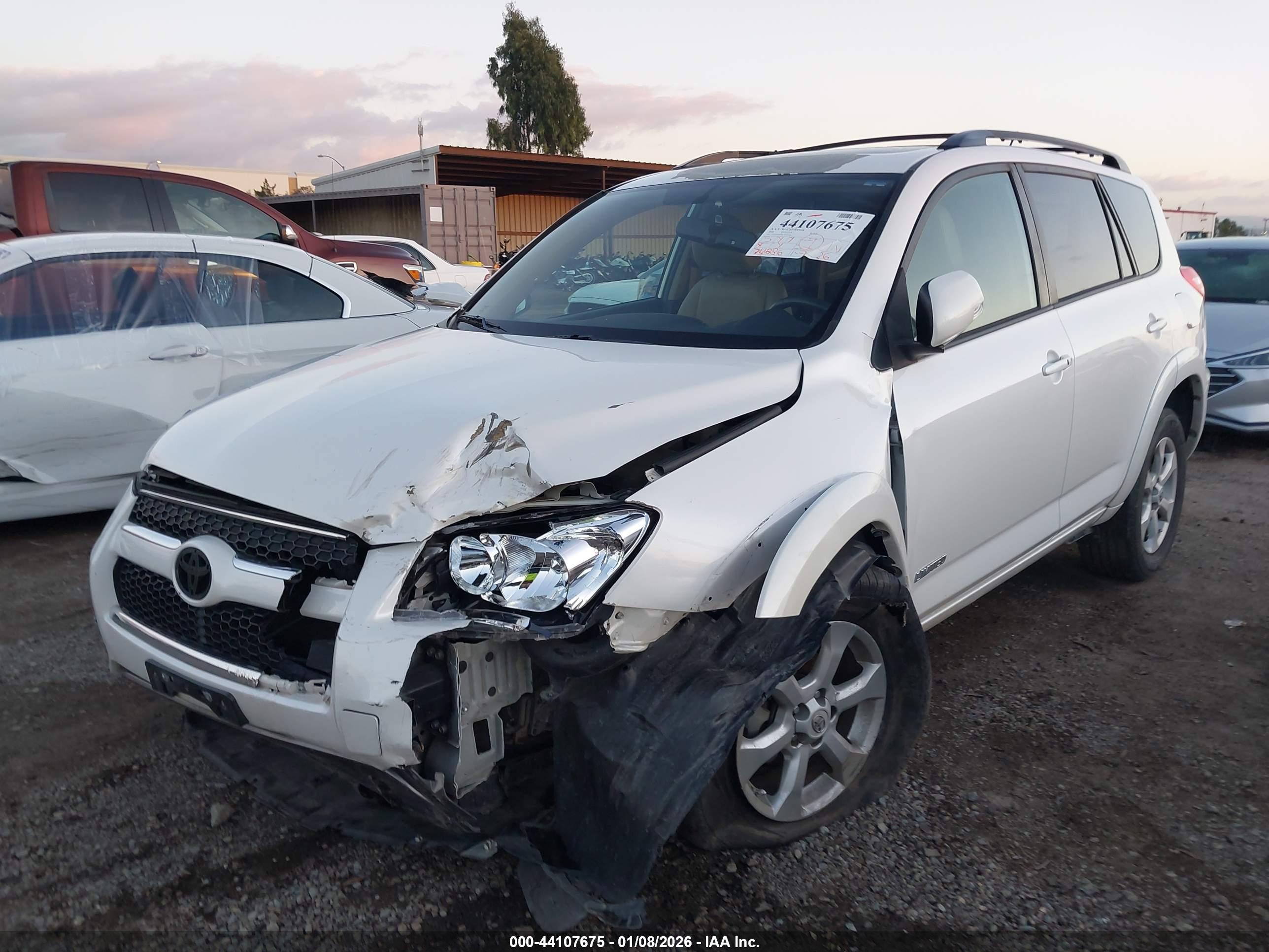 TOYOTA RAV4 image 6