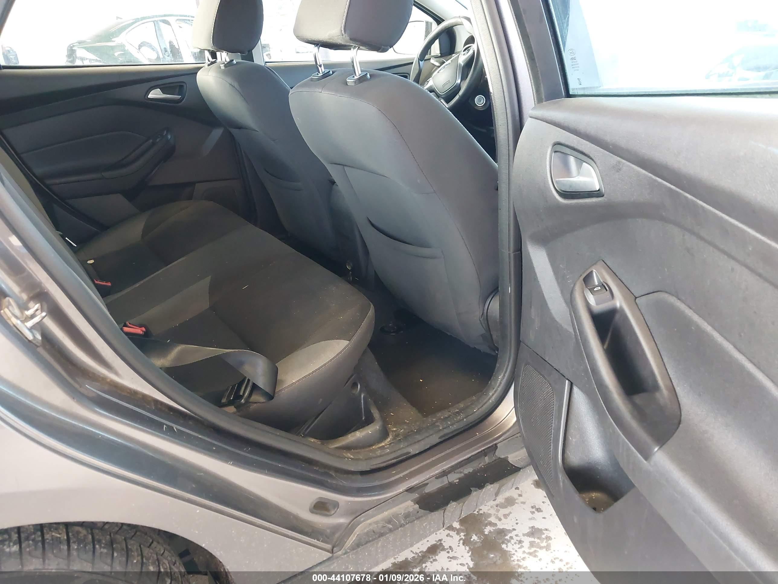 FORD FOCUS image 8