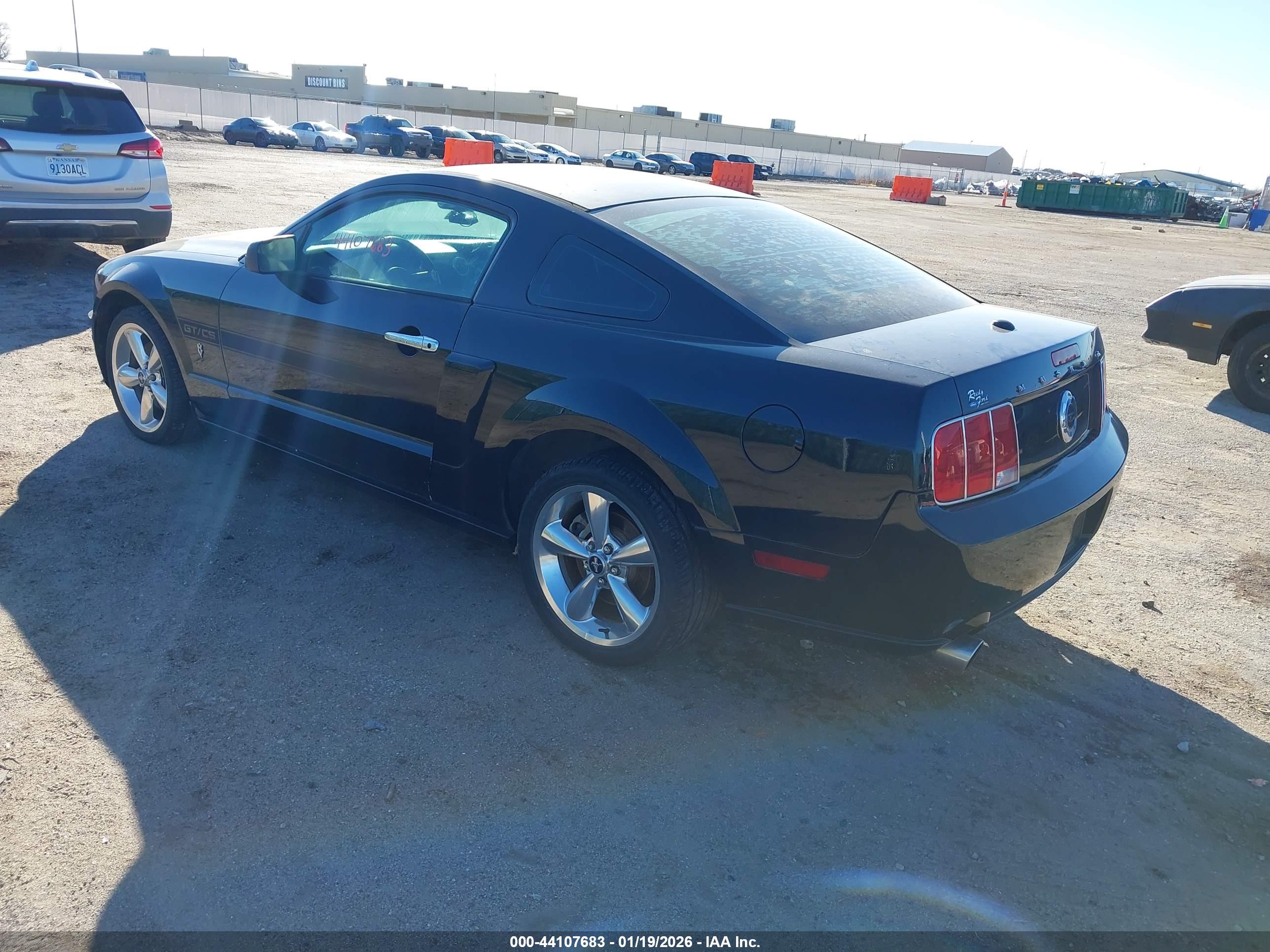 FORD MUSTANG image 3