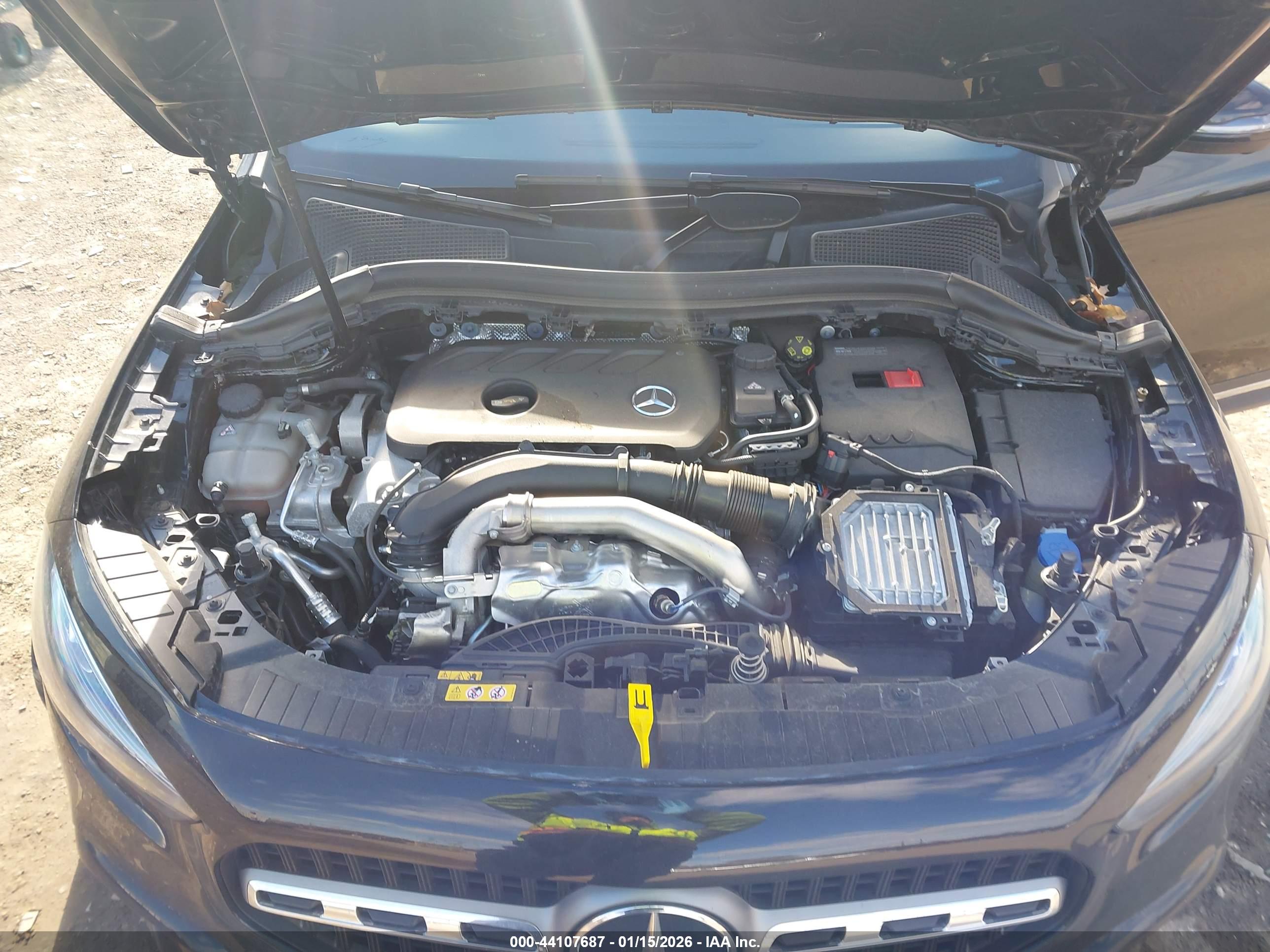 MERCEDES-BENZ GLA image 10