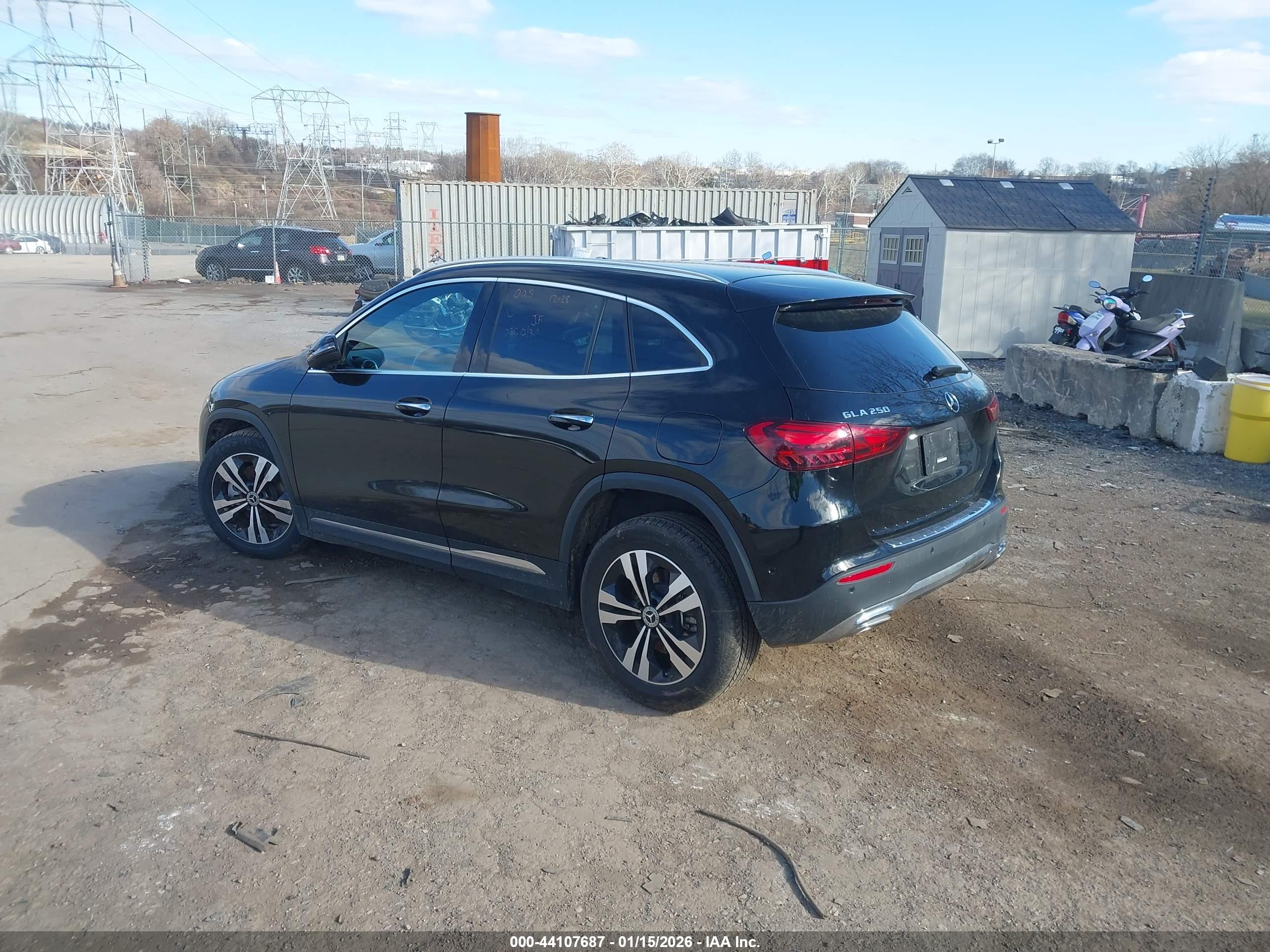 MERCEDES-BENZ GLA image 3