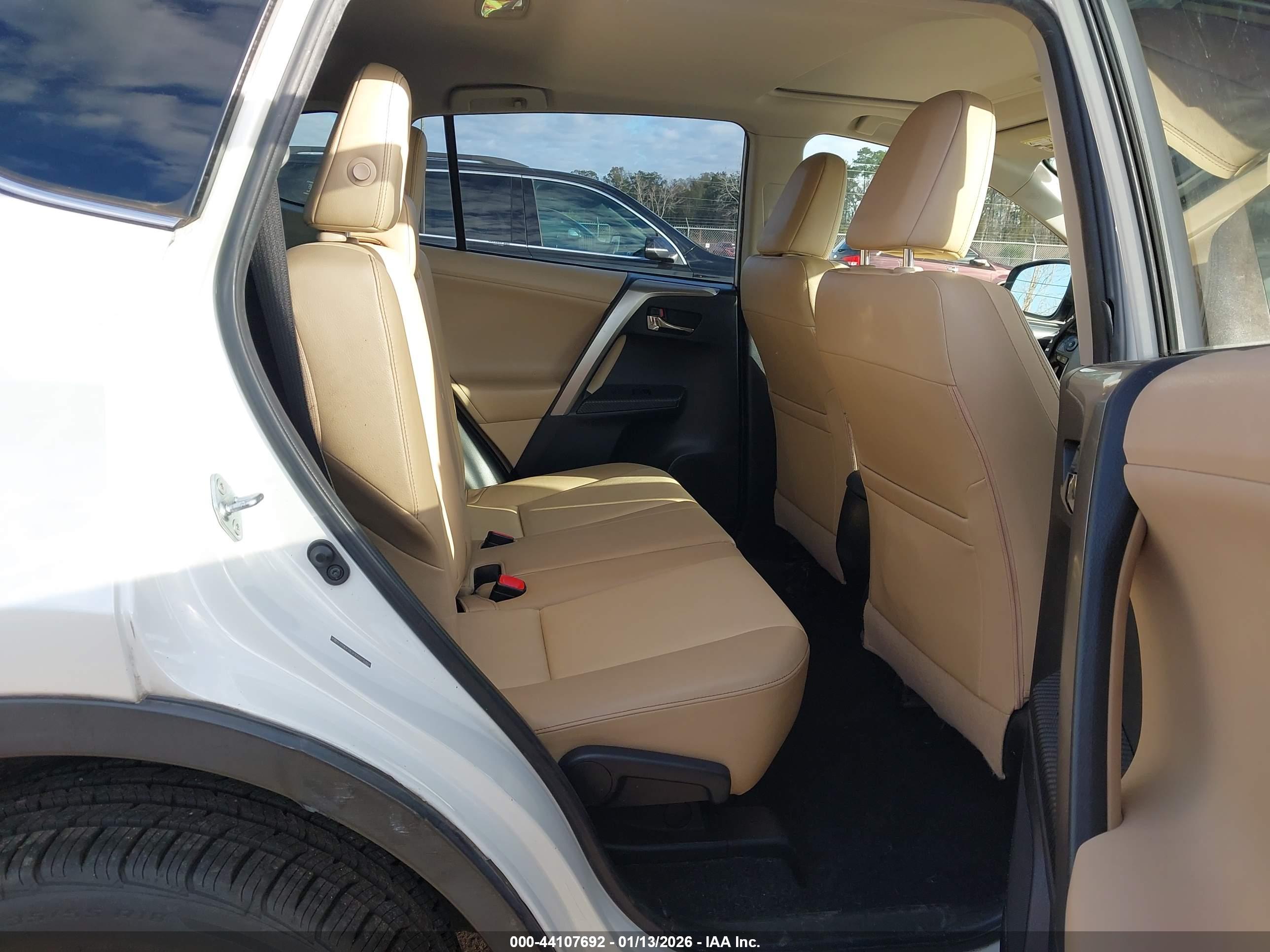 TOYOTA RAV4 image 8