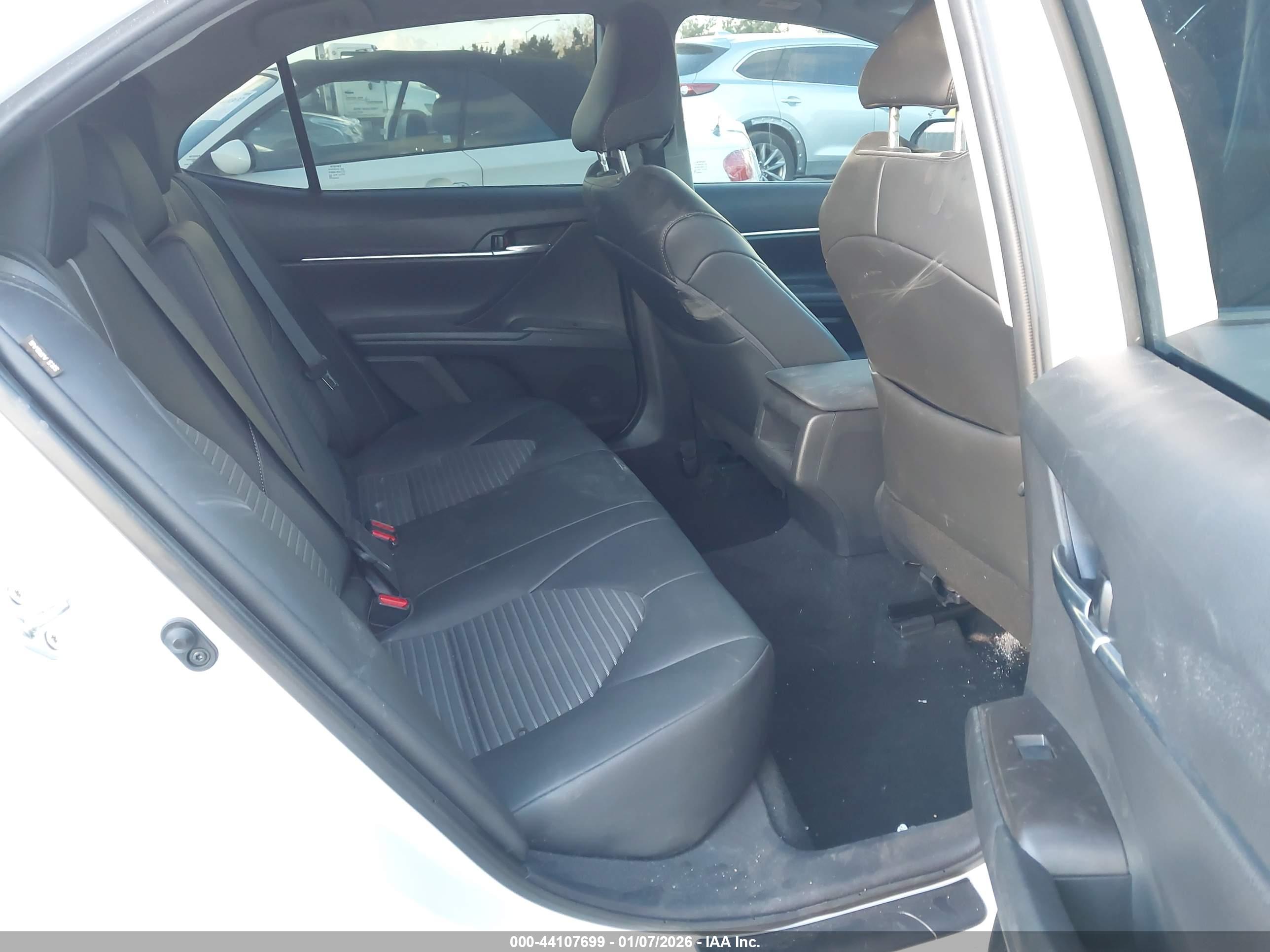 TOYOTA CAMRY image 8
