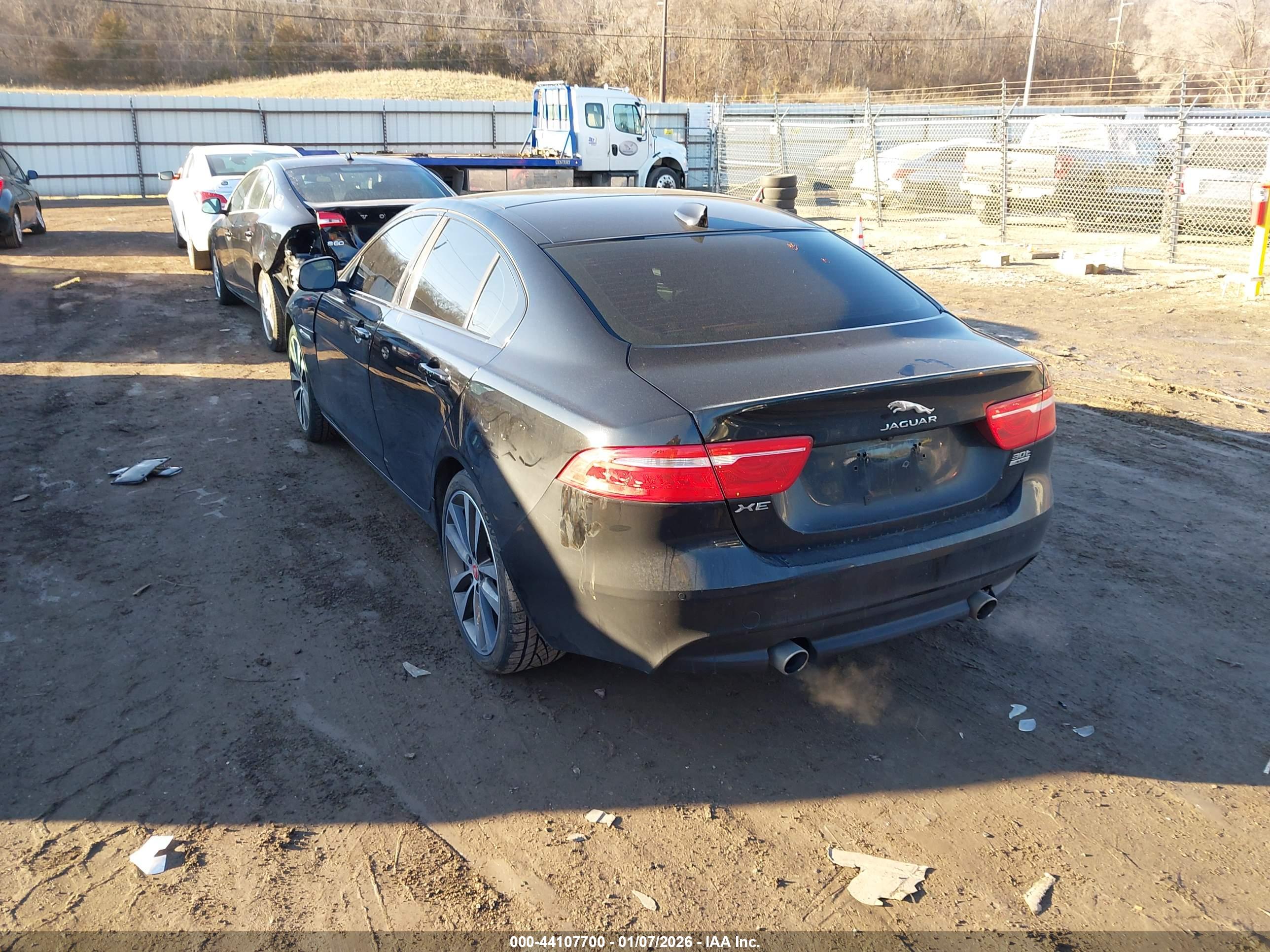 JAGUAR XE image 3