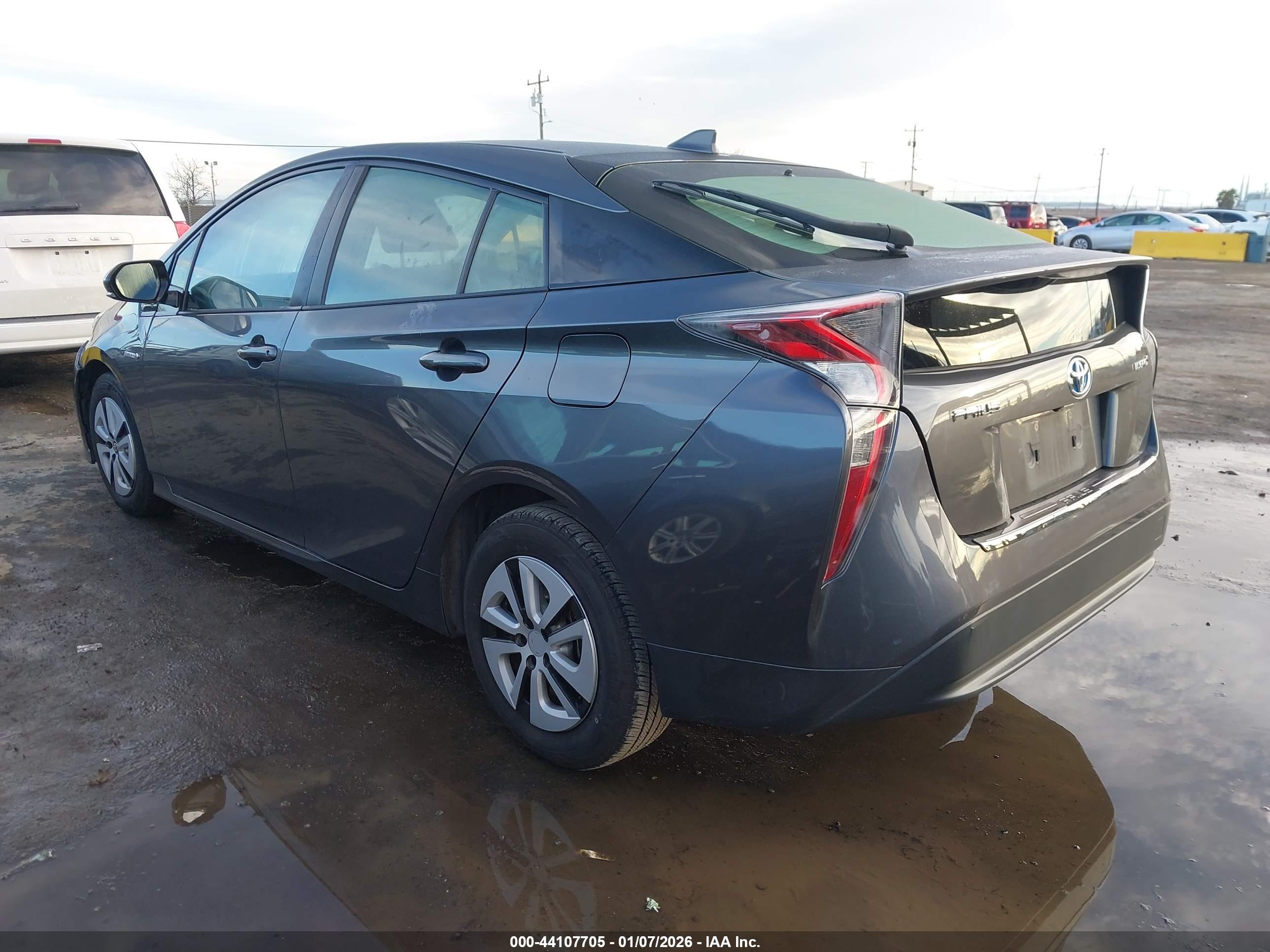 TOYOTA PRIUS image 3