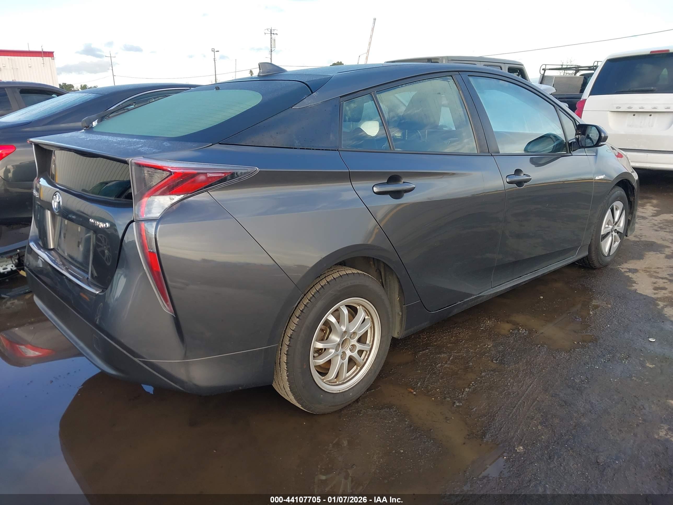 TOYOTA PRIUS image 4