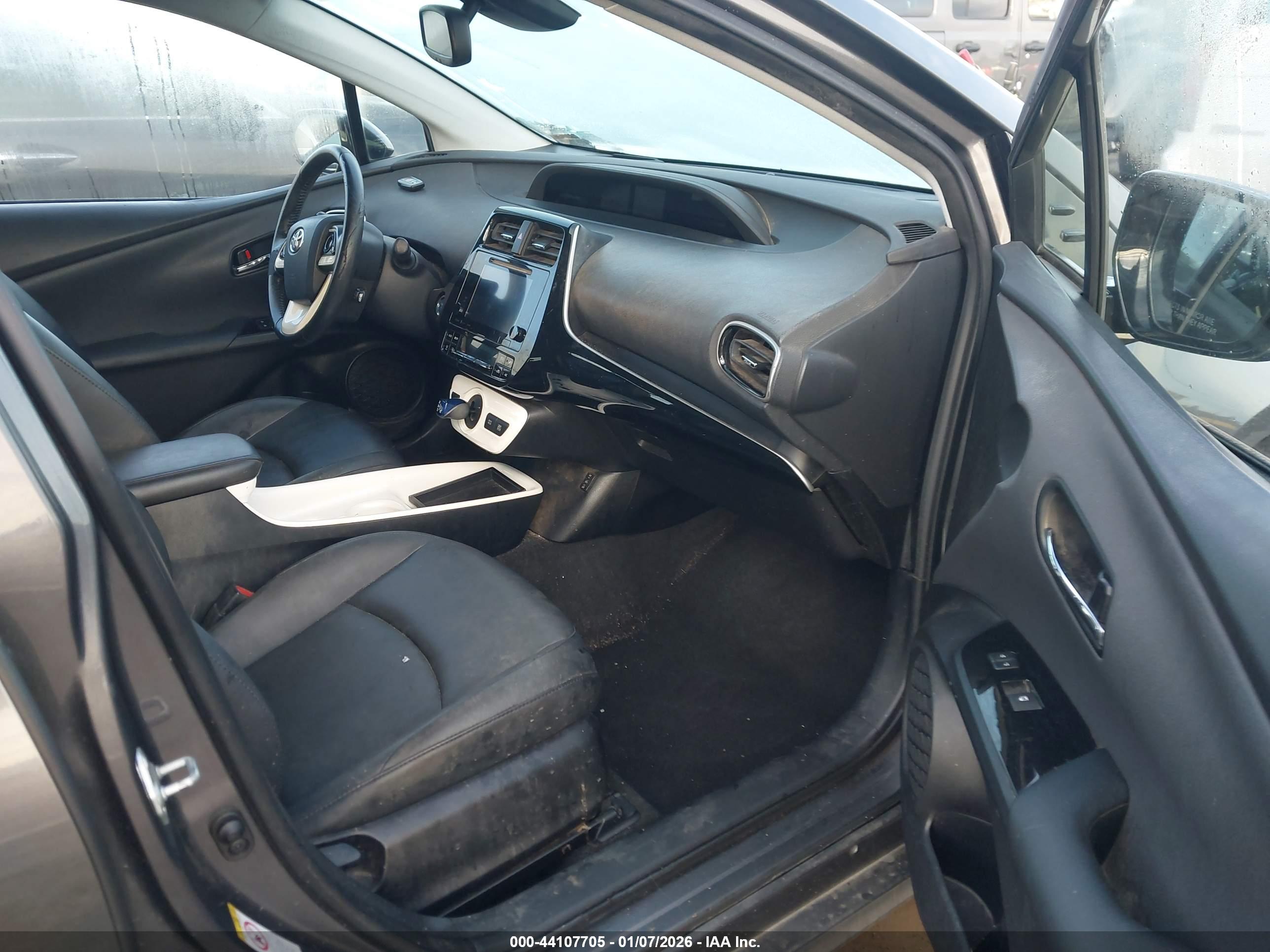 TOYOTA PRIUS image 5