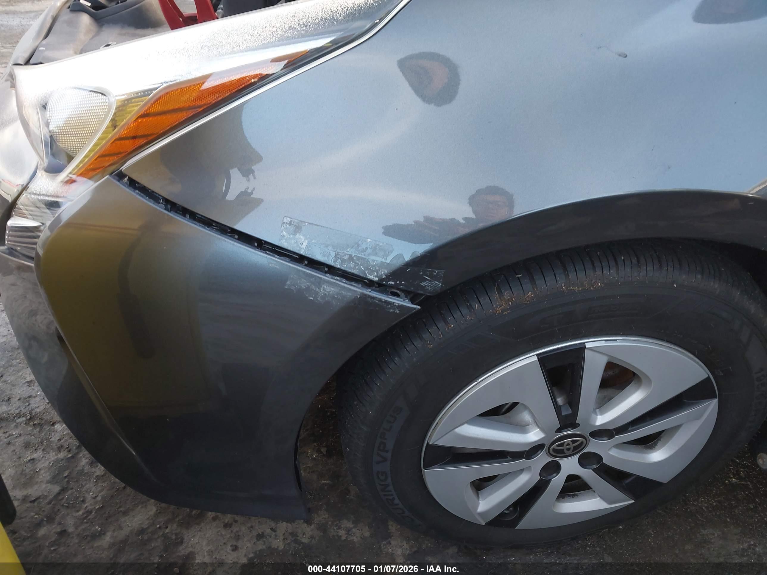 TOYOTA PRIUS image 6