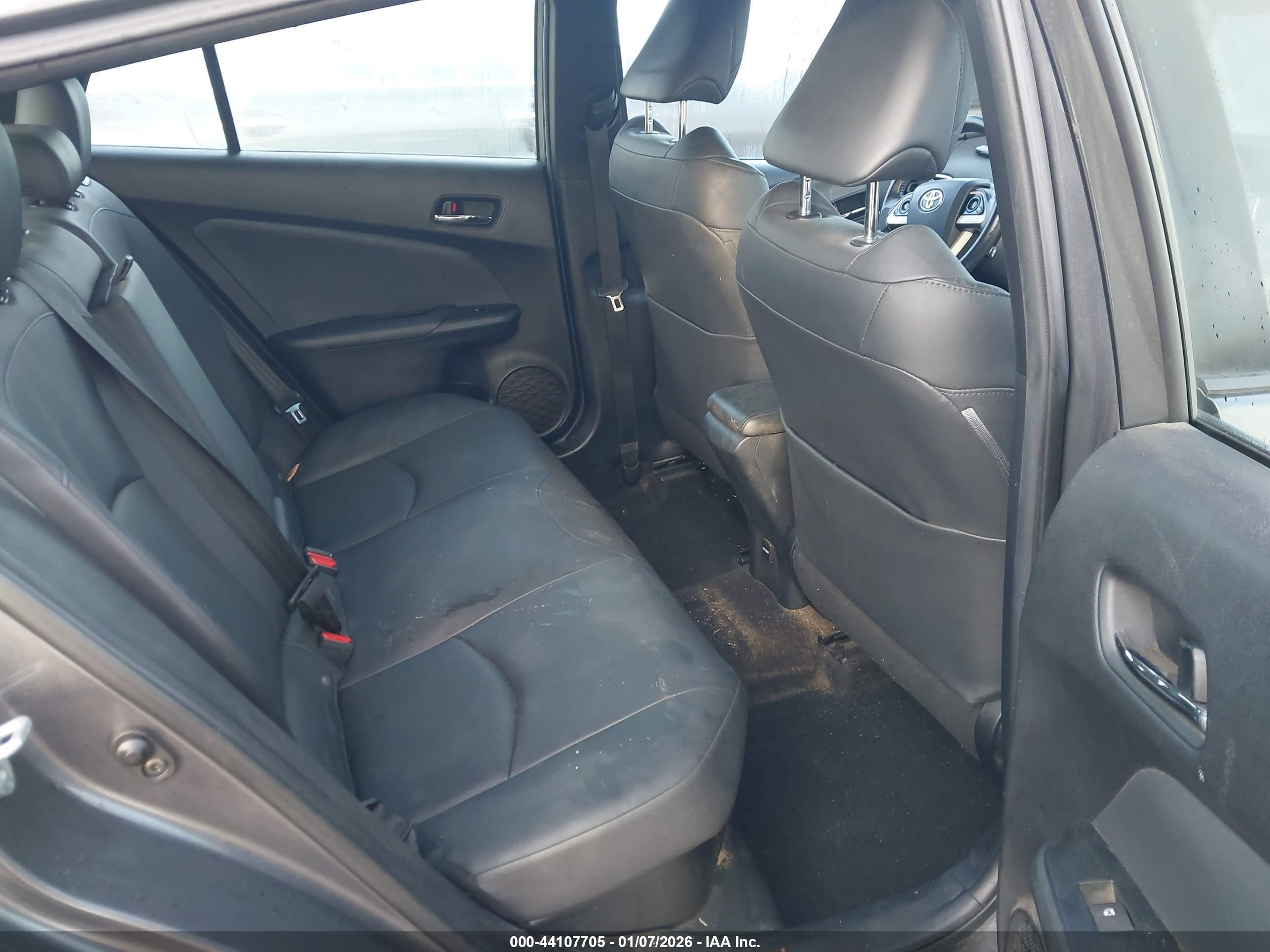 TOYOTA PRIUS image 8