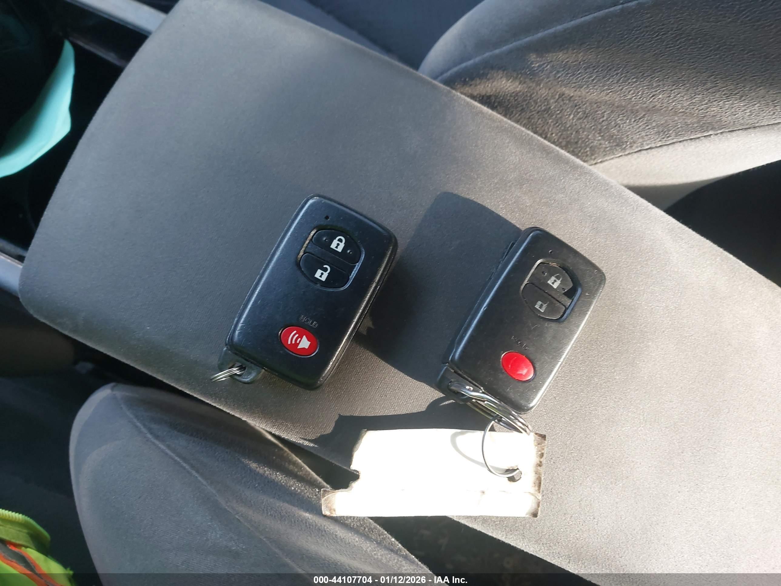 TOYOTA PRIUS image 11