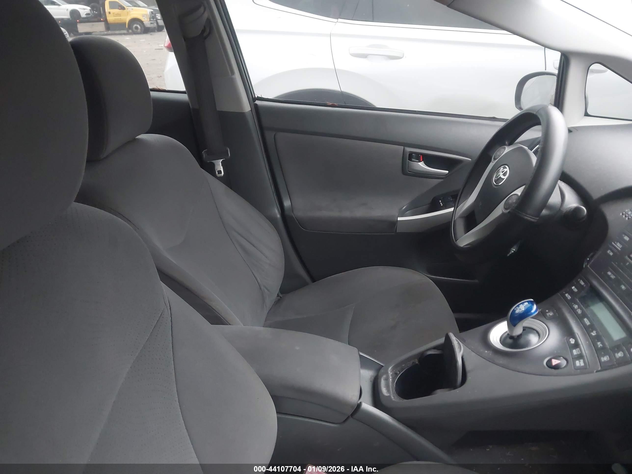 TOYOTA PRIUS image 5