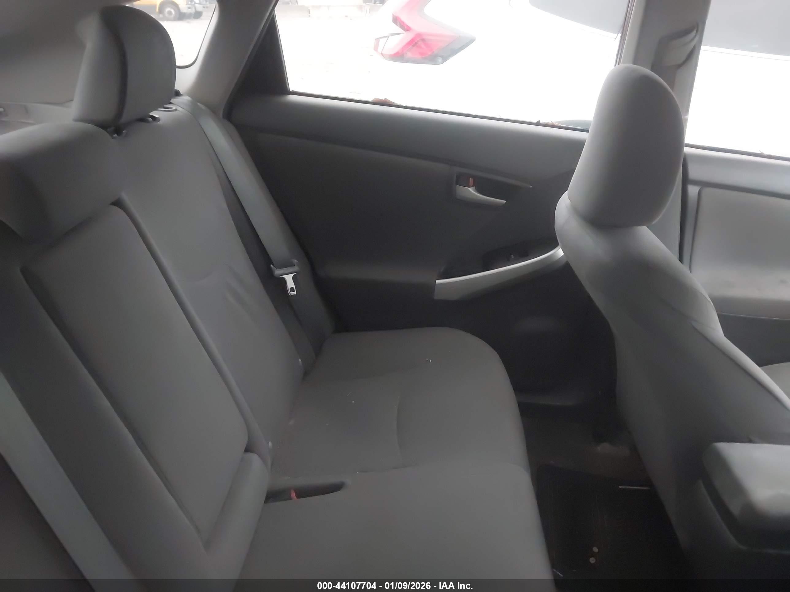 TOYOTA PRIUS image 8