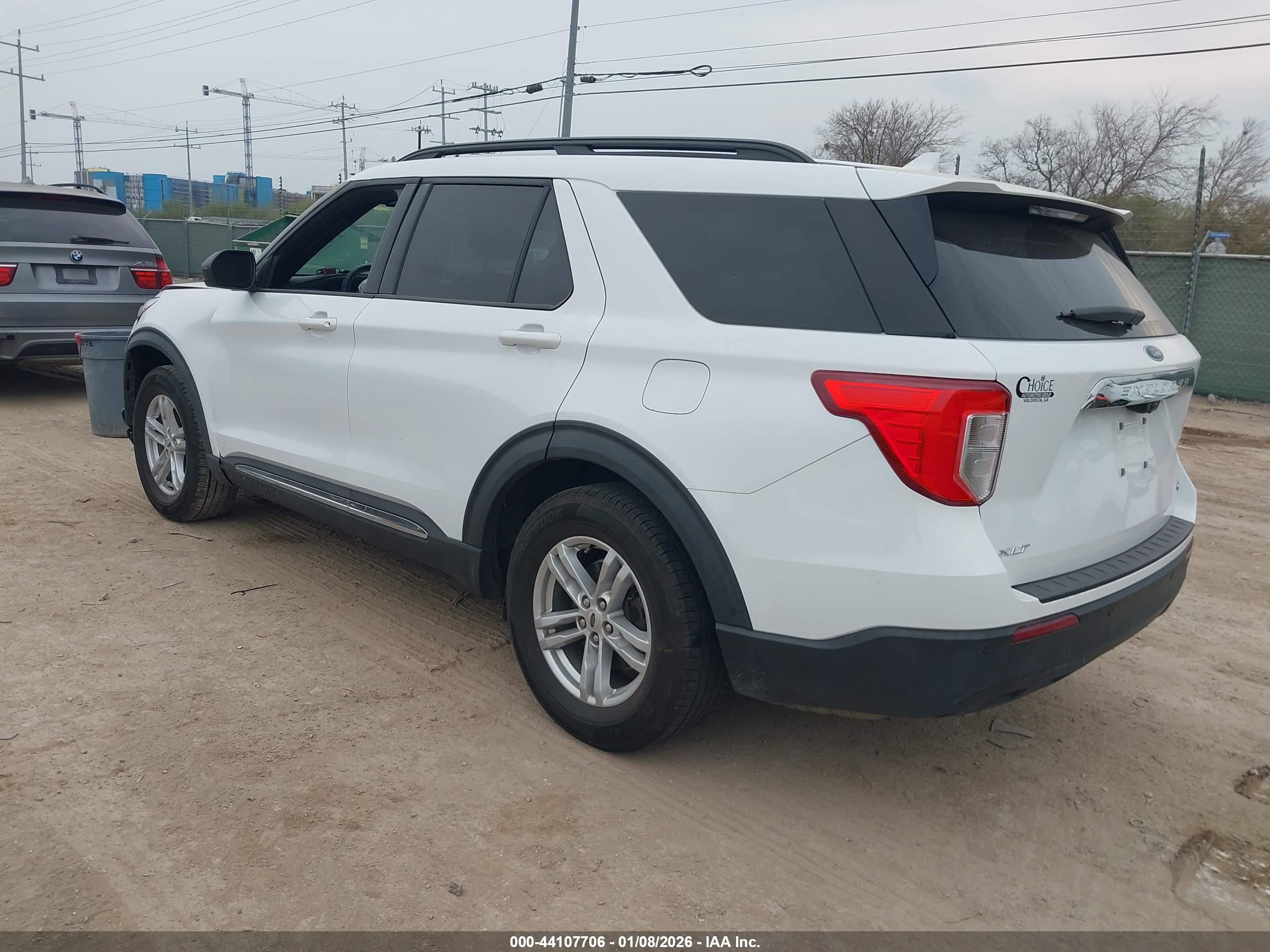 FORD EXPLORER image 3