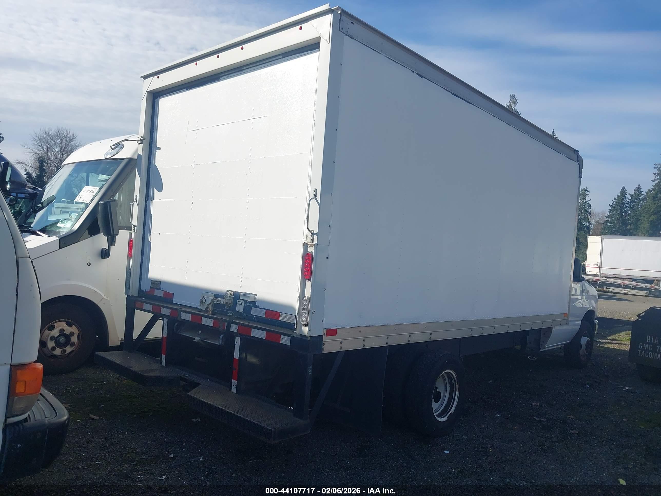 FORD E-450 image 4