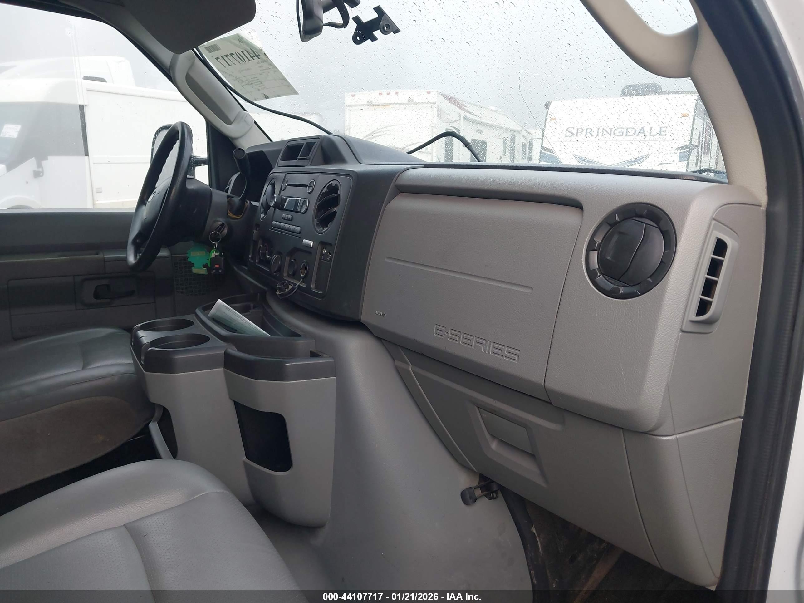 FORD E-450 image 8