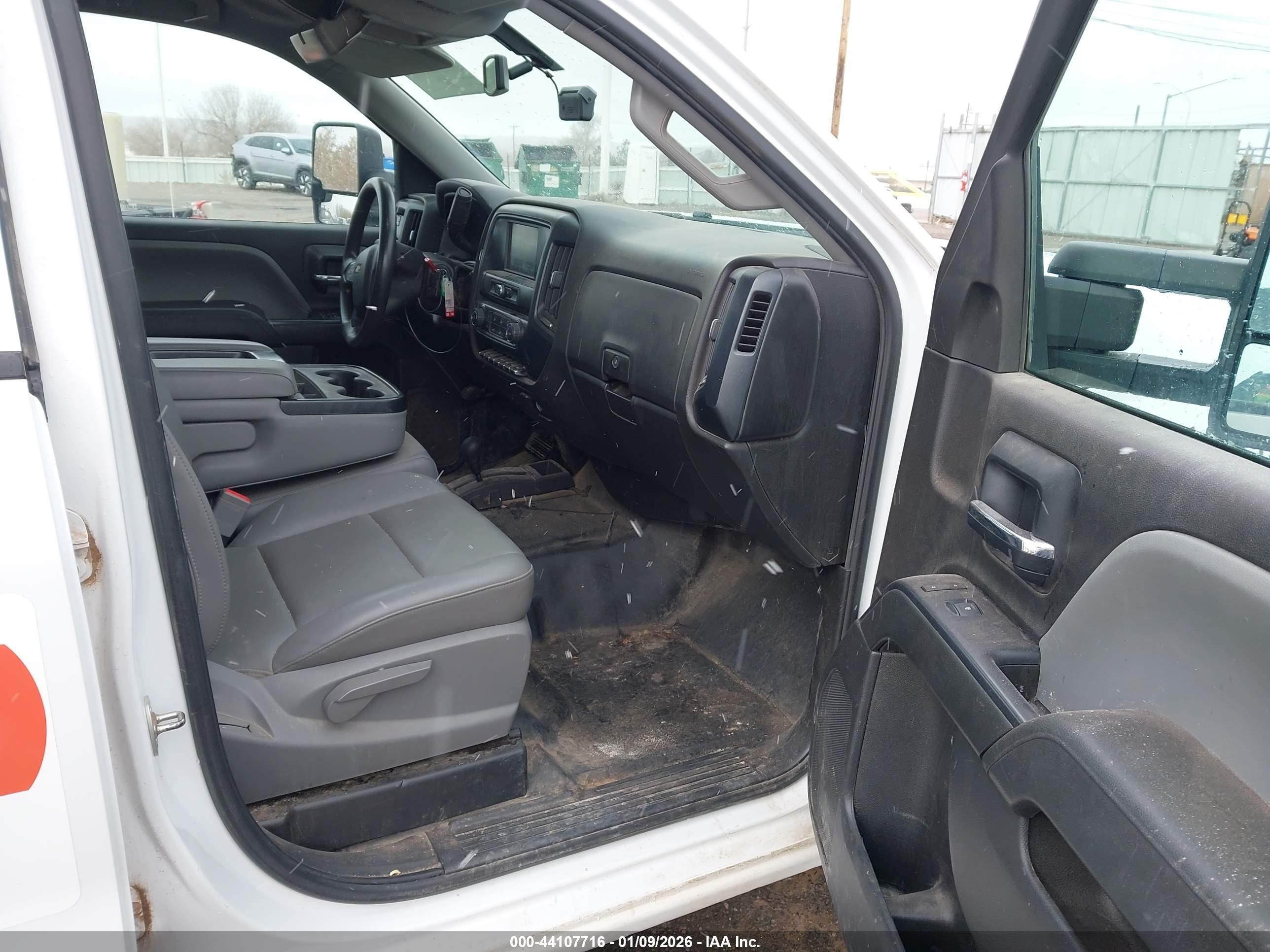 CHEVROLET SILVERADO image 5