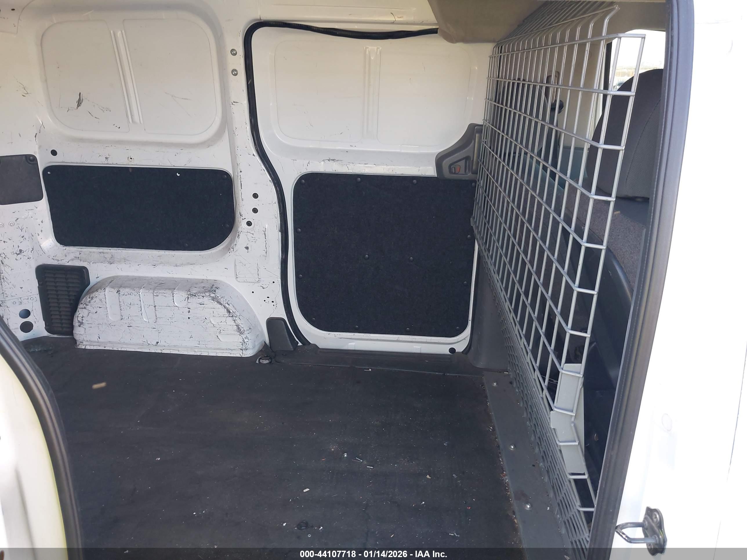 NISSAN NV200 image 8