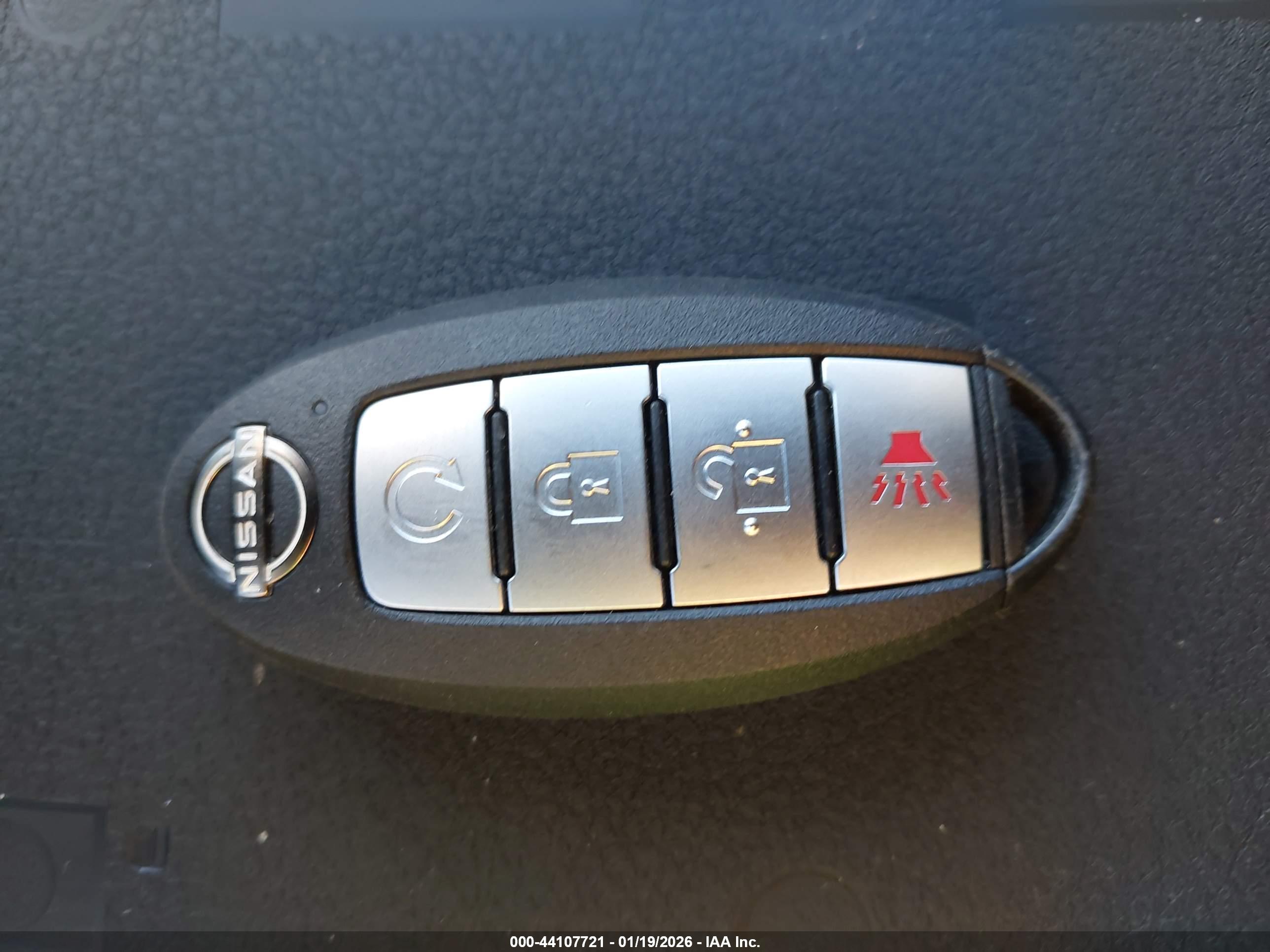 NISSAN ROGUE image 11