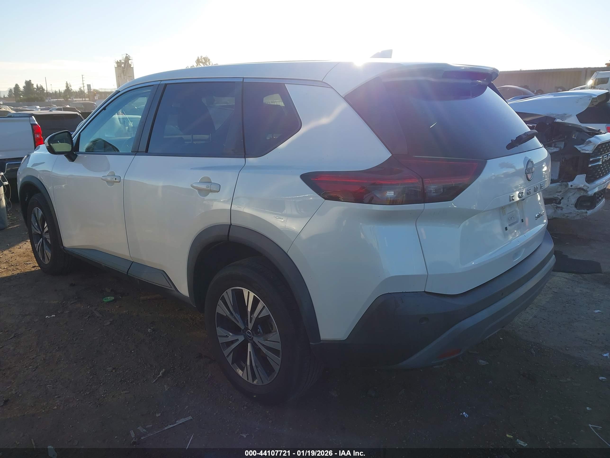 NISSAN ROGUE image 3