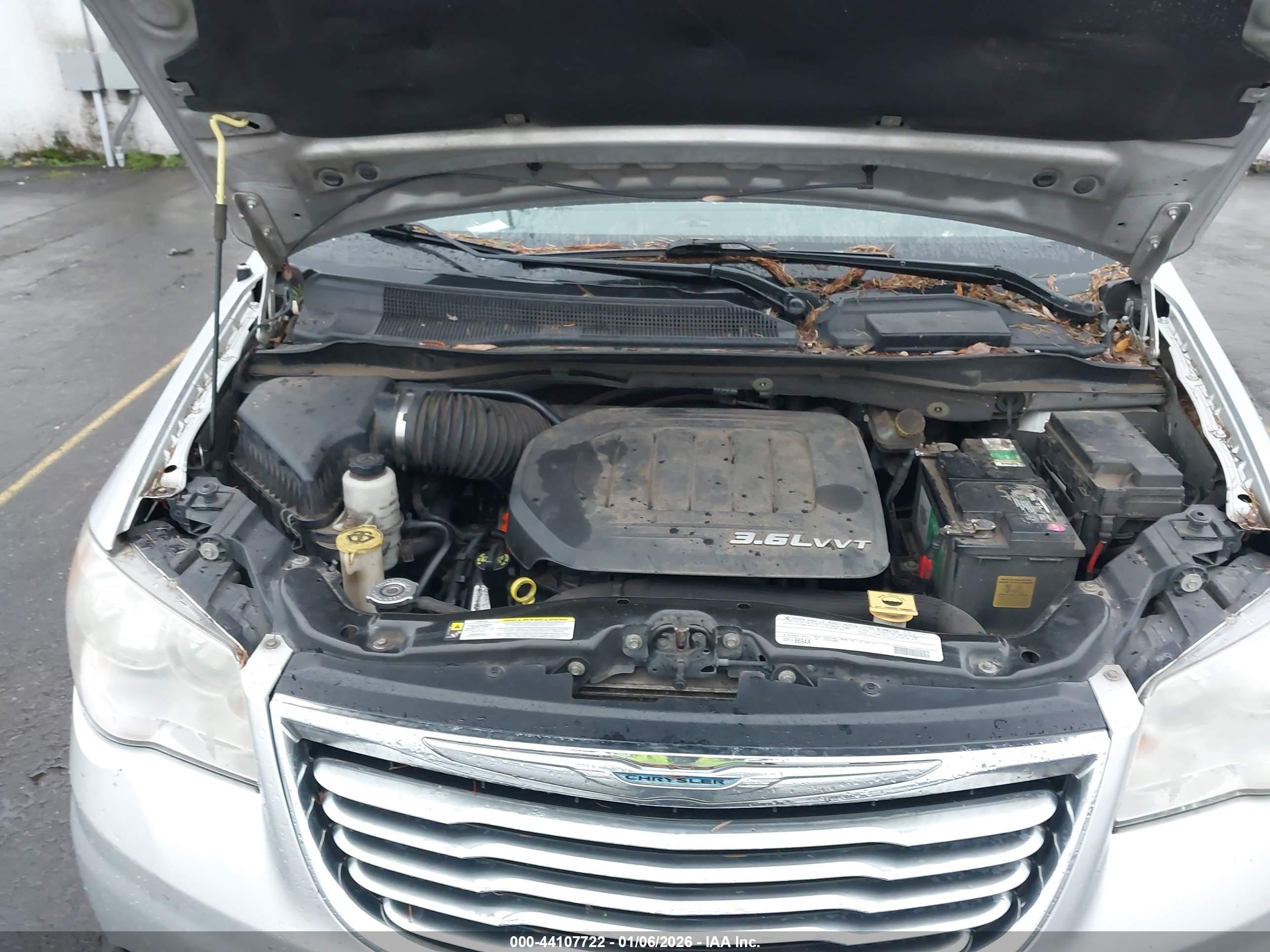 CHRYSLER TOWN image 10