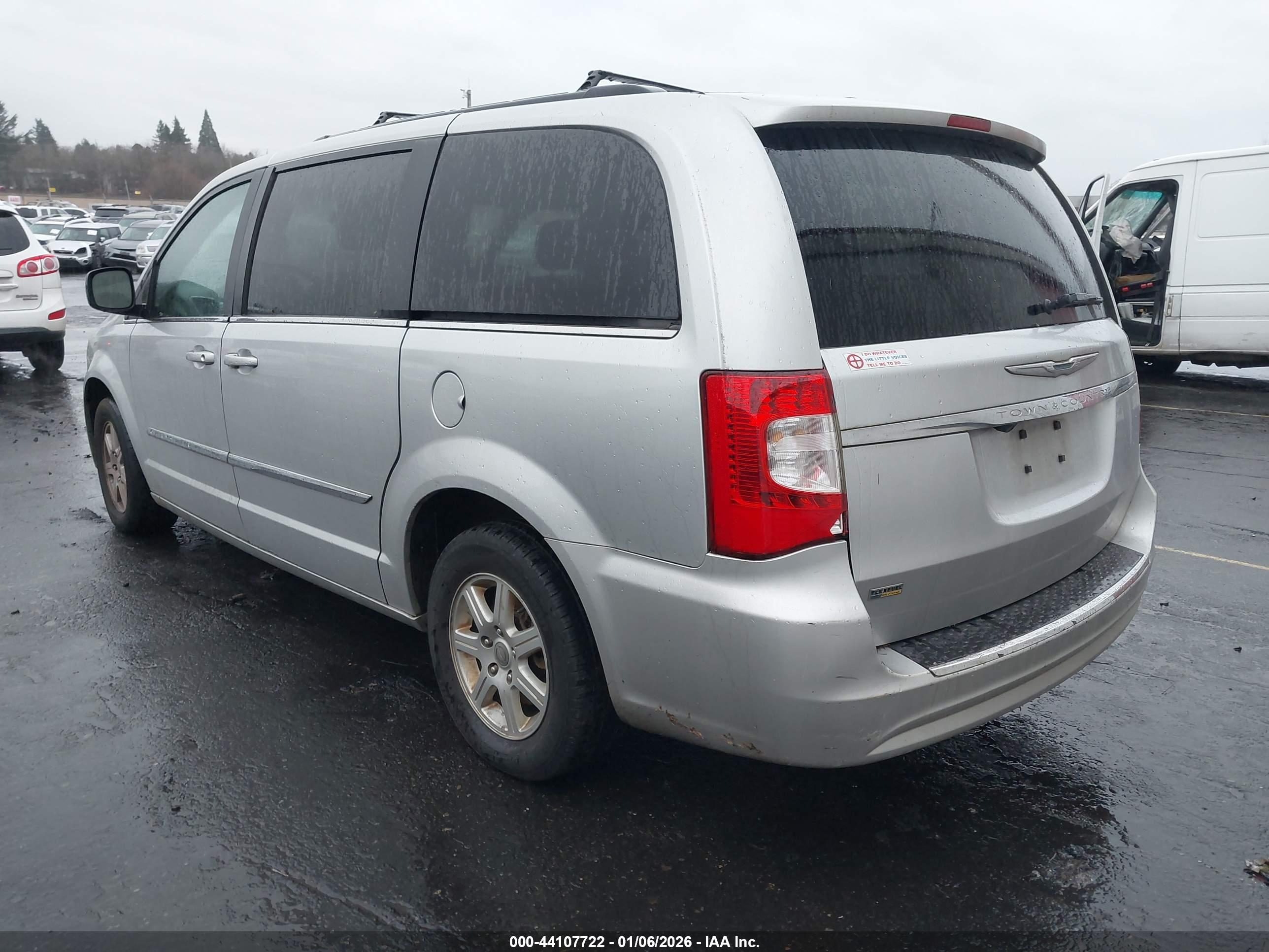 CHRYSLER TOWN image 3