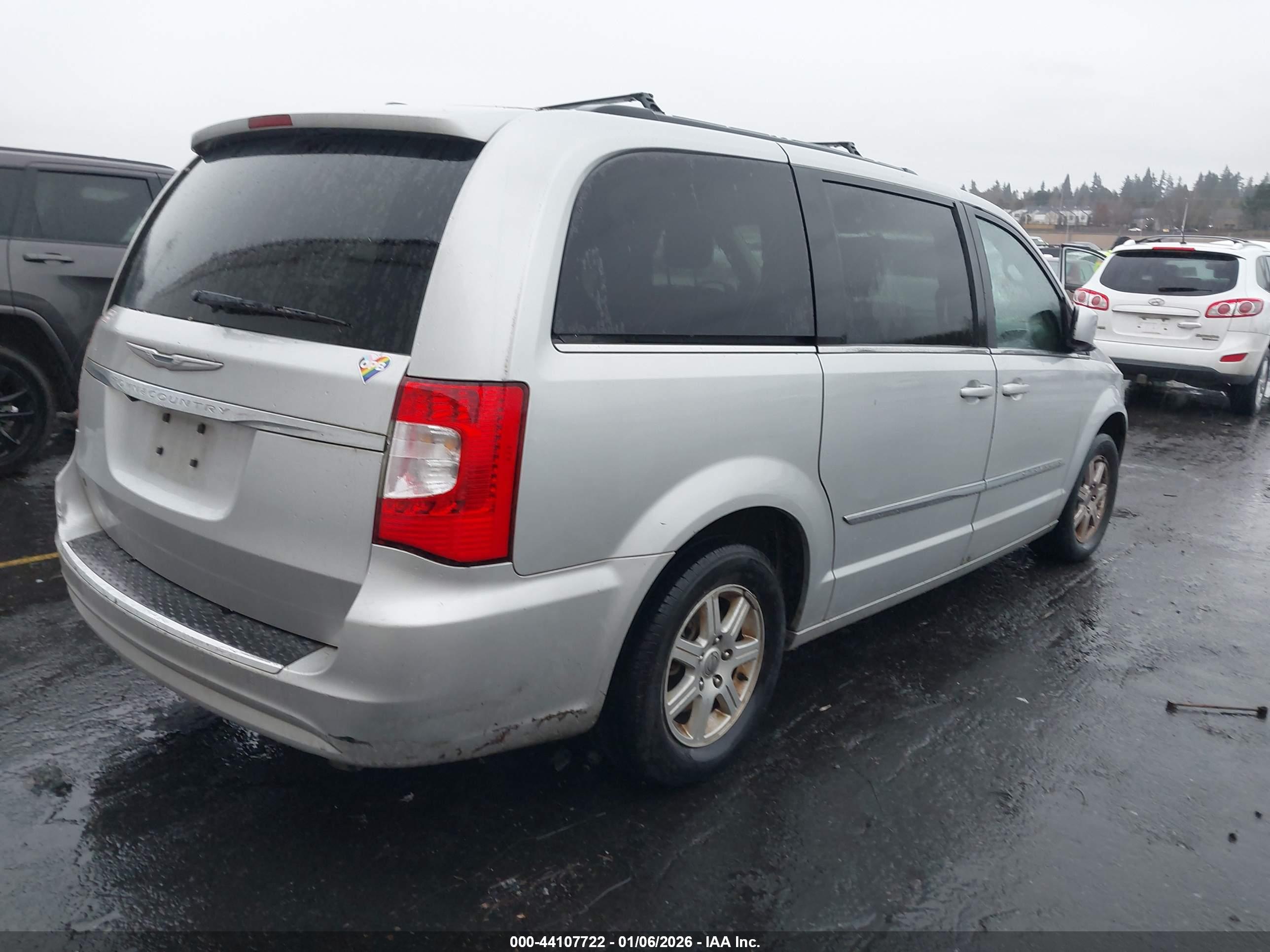 CHRYSLER TOWN image 4