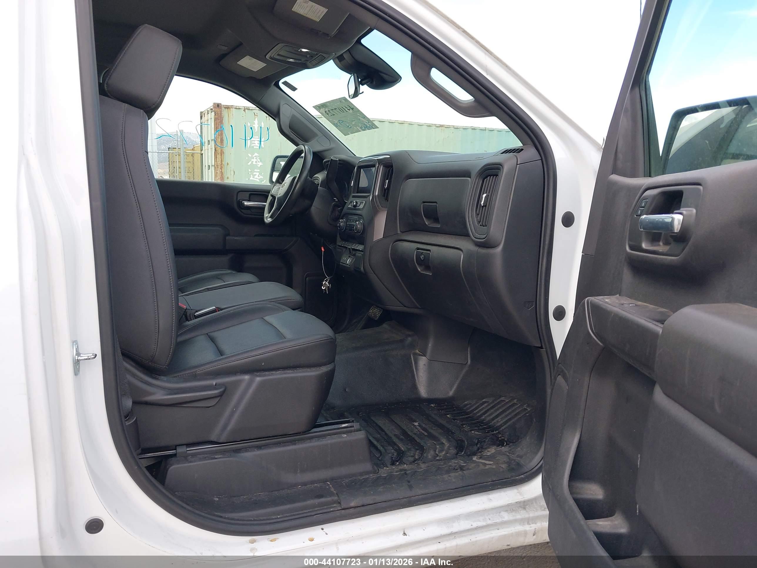 CHEVROLET SILVERADO image 5