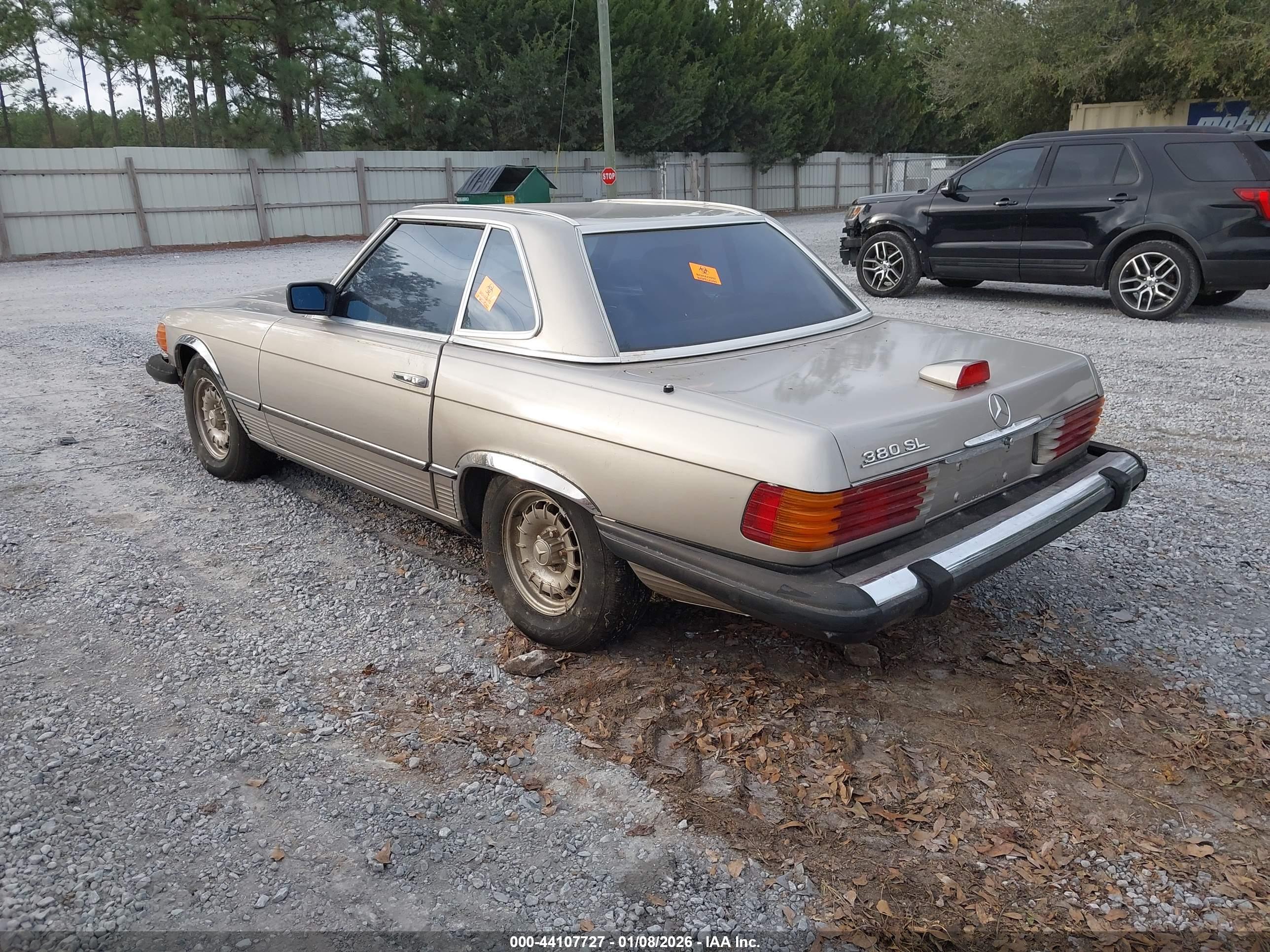 MERCEDES-BENZ 380 image 3