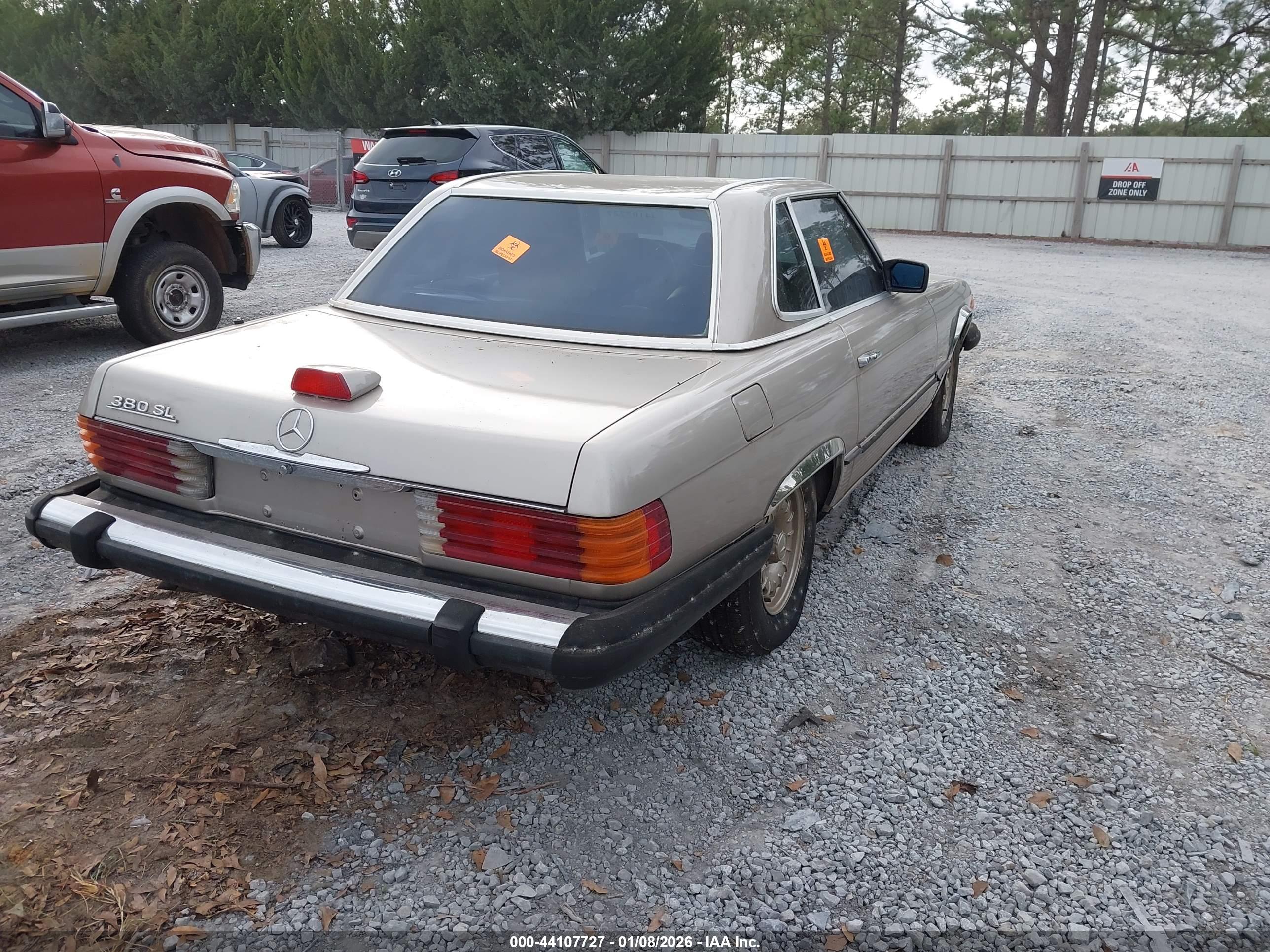 MERCEDES-BENZ 380 image 4