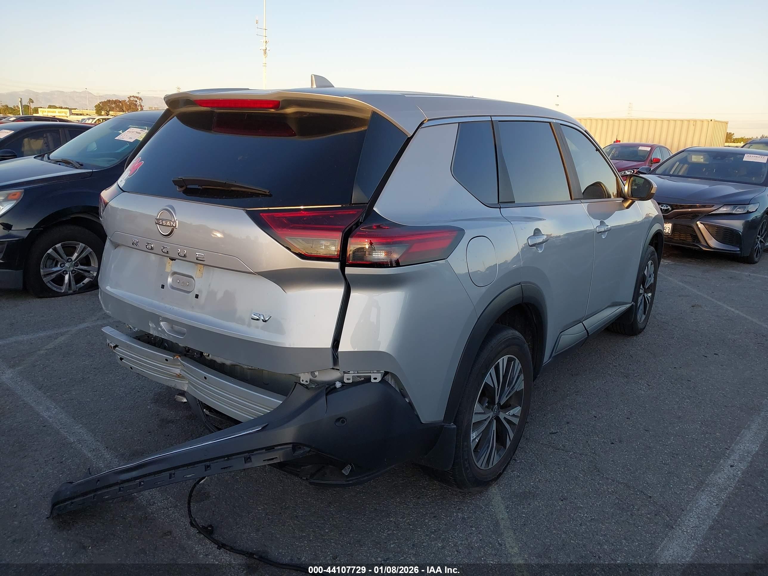 NISSAN ROGUE image 4