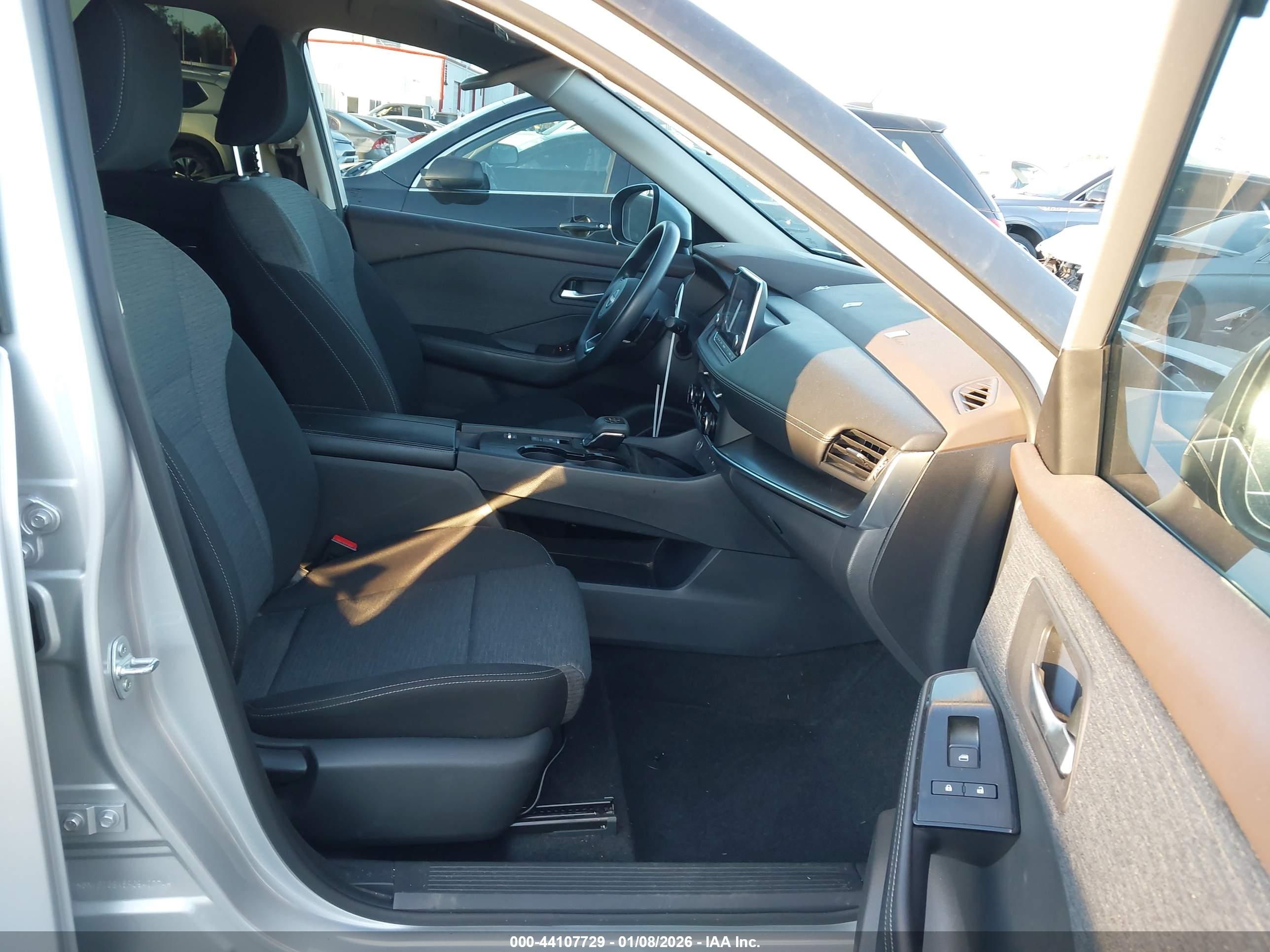 NISSAN ROGUE image 5