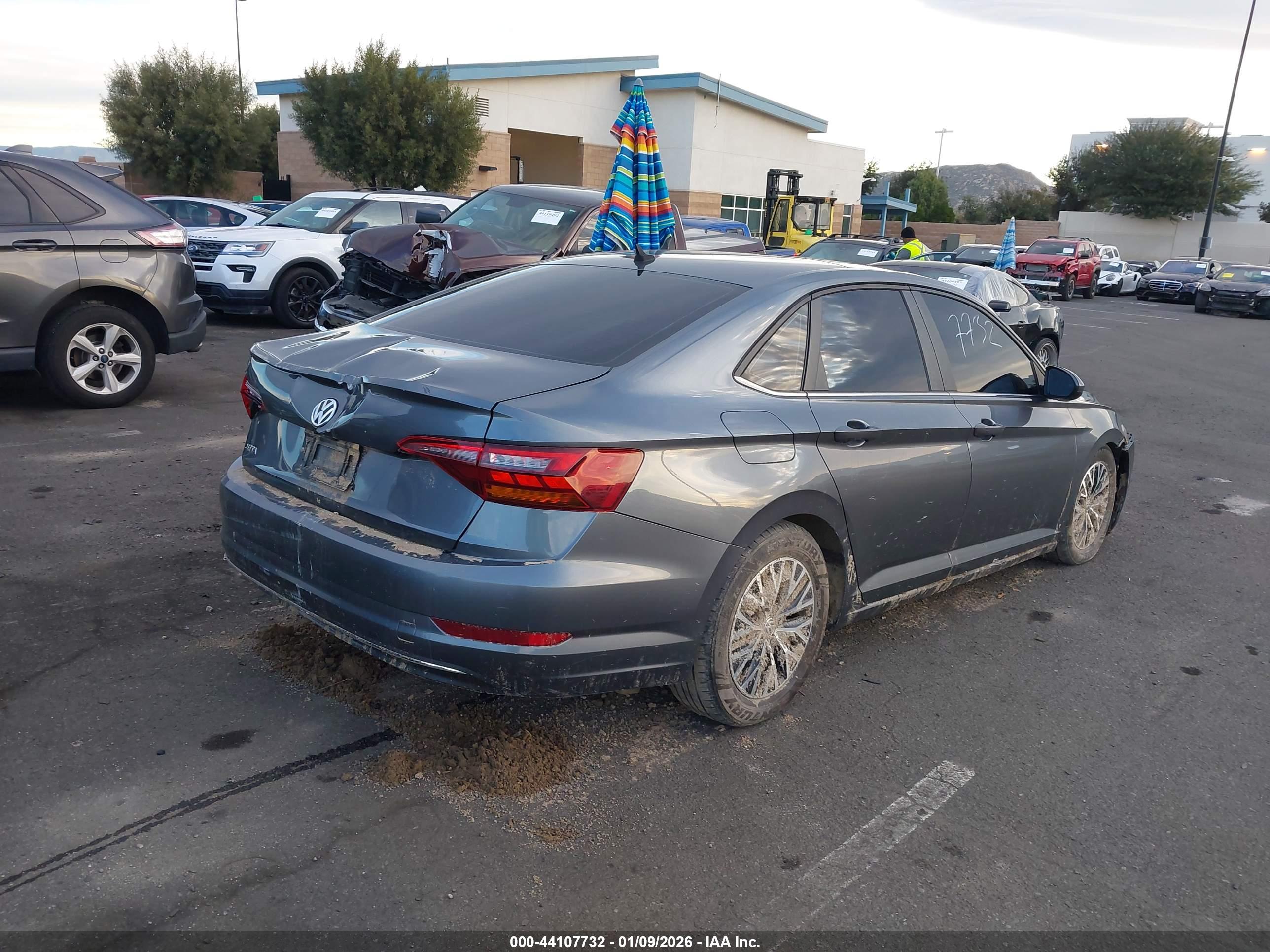 VOLKSWAGEN JETTA image 4