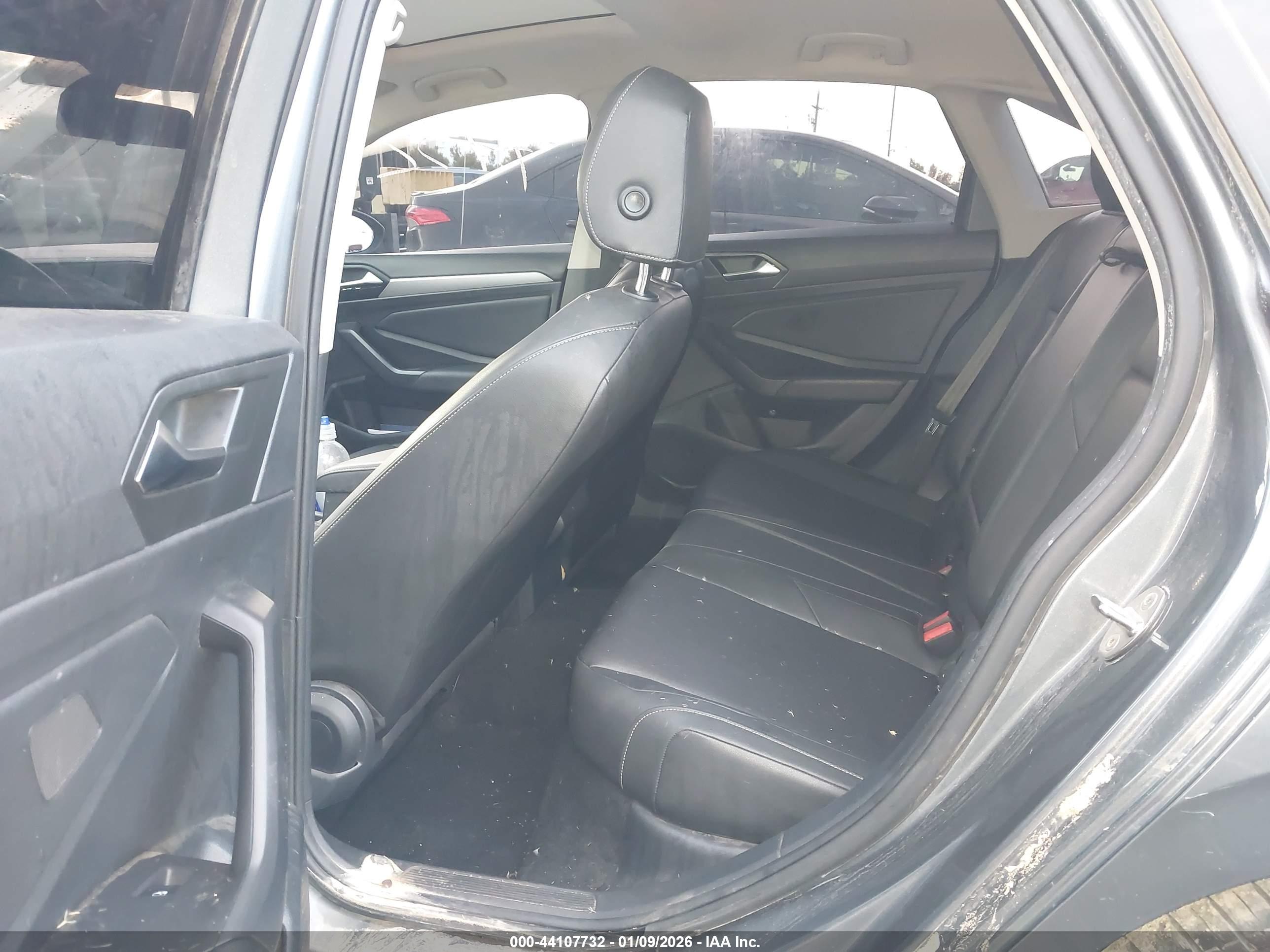 VOLKSWAGEN JETTA image 8