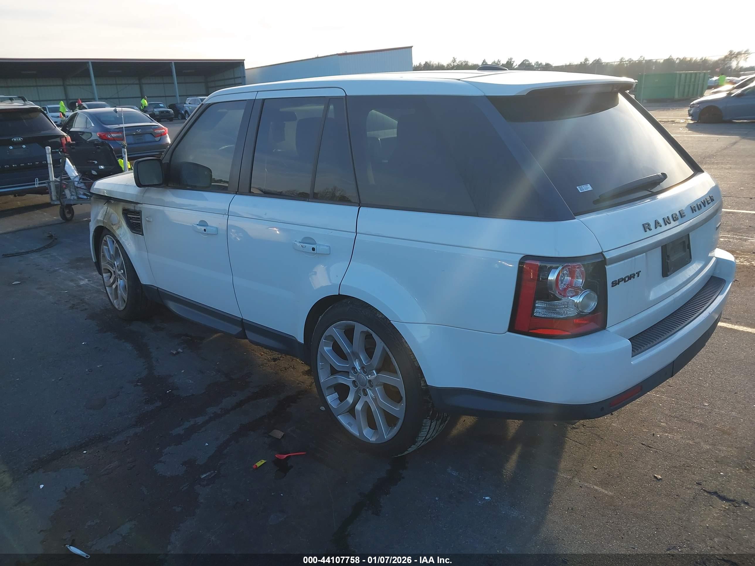 LAND ROVER image 3