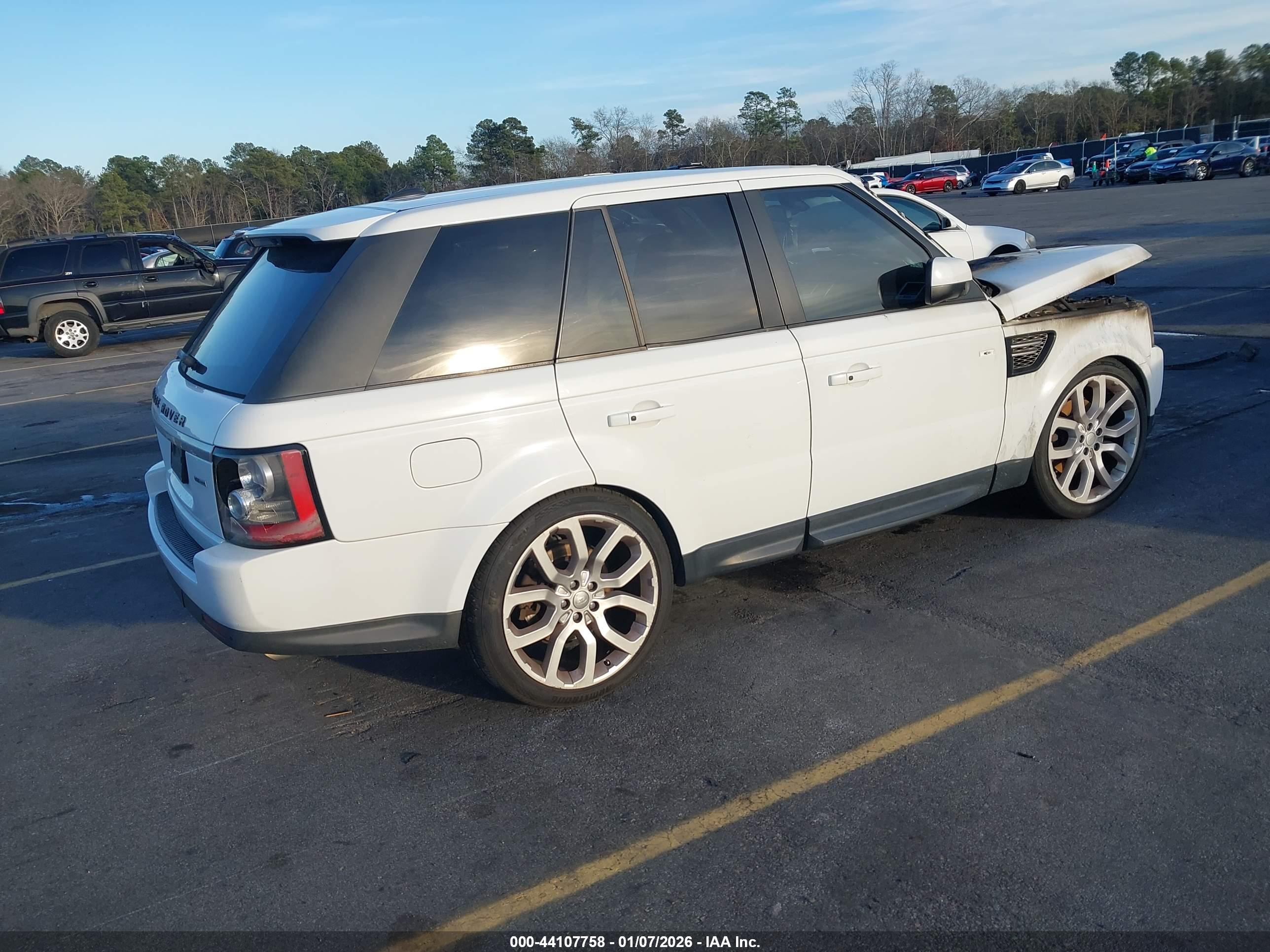 LAND ROVER image 4