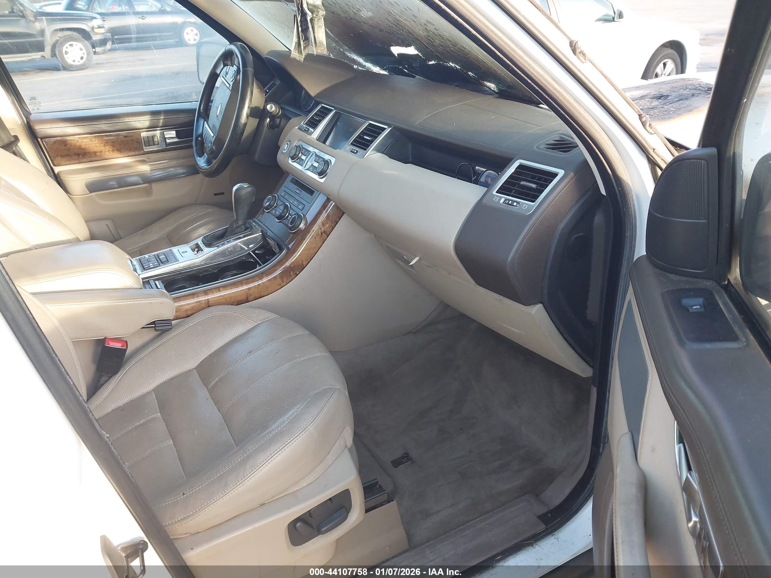 LAND ROVER image 5
