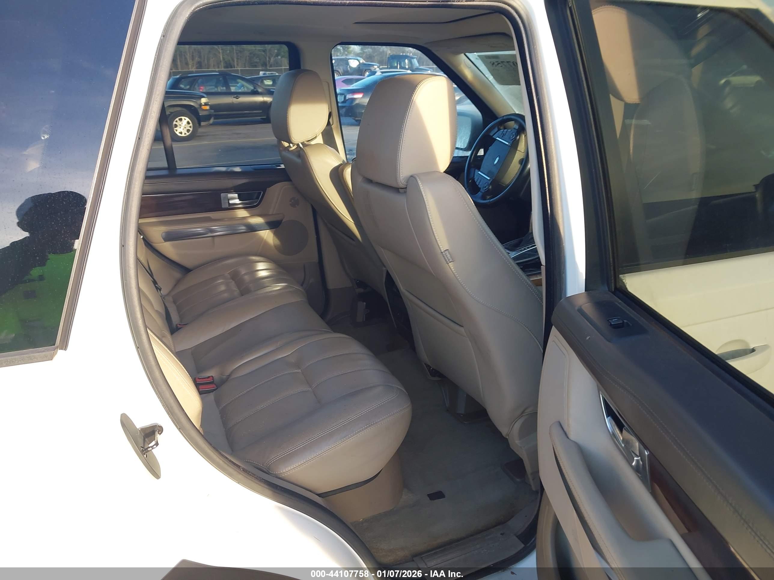 LAND ROVER image 8