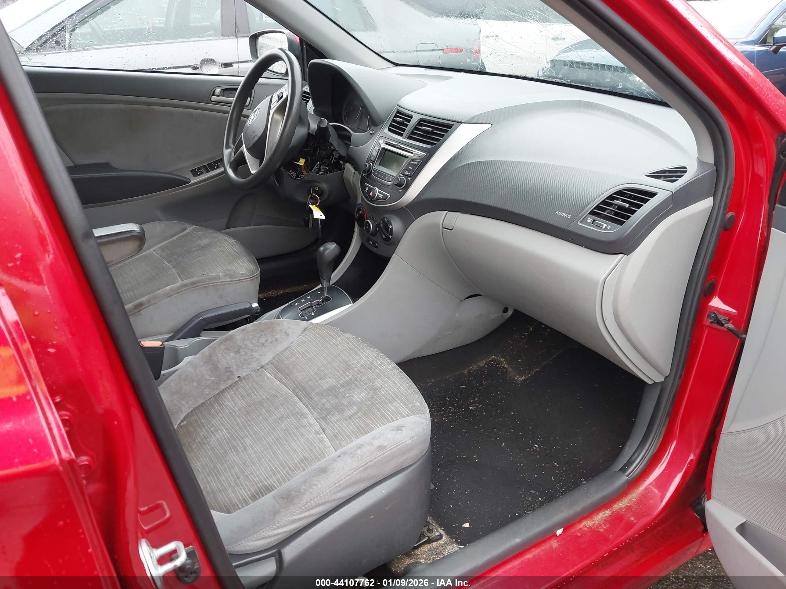 HYUNDAI ACCENT image 5