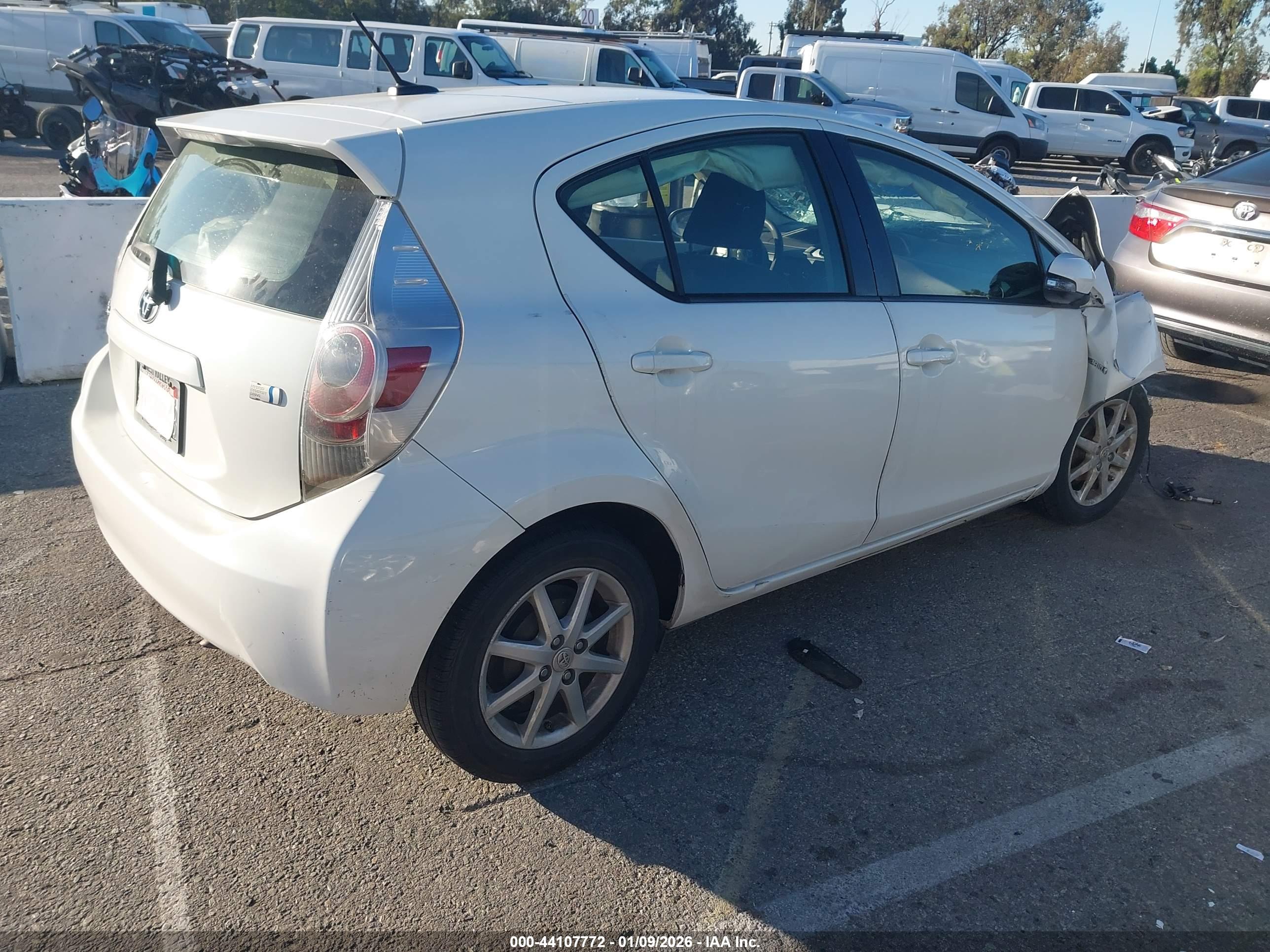 TOYOTA PRIUS image 4