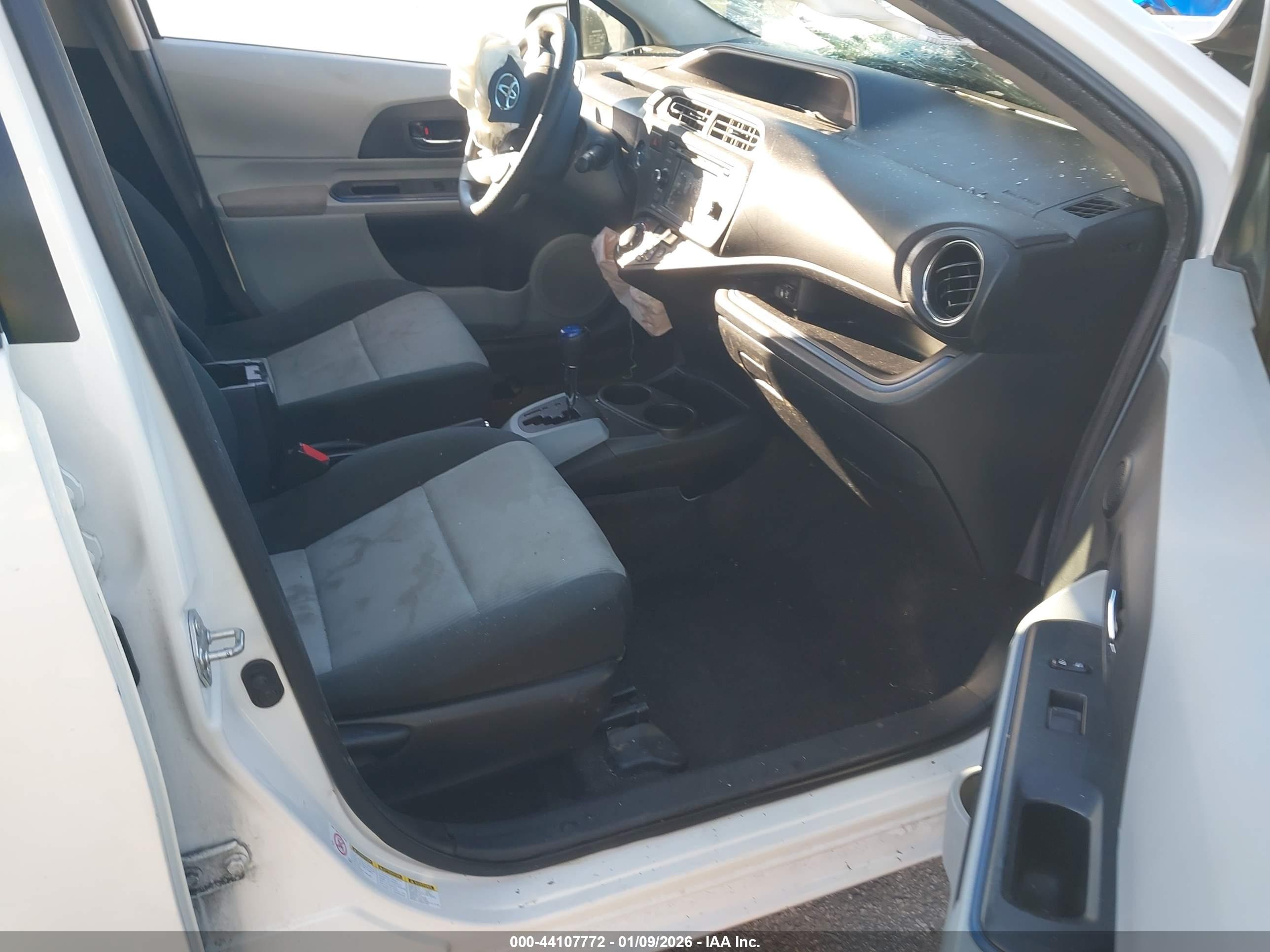 TOYOTA PRIUS image 5