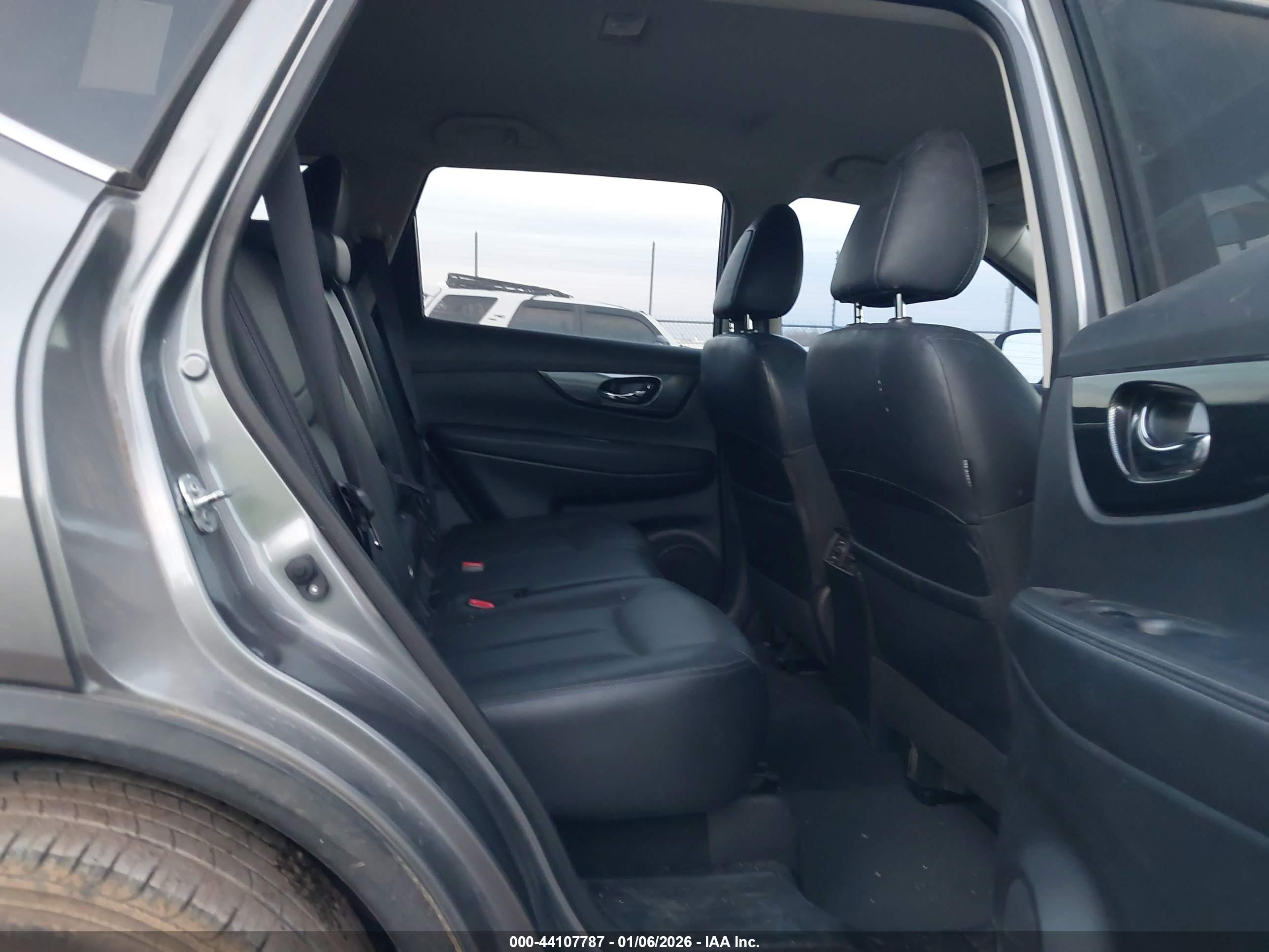 NISSAN ROGUE image 8