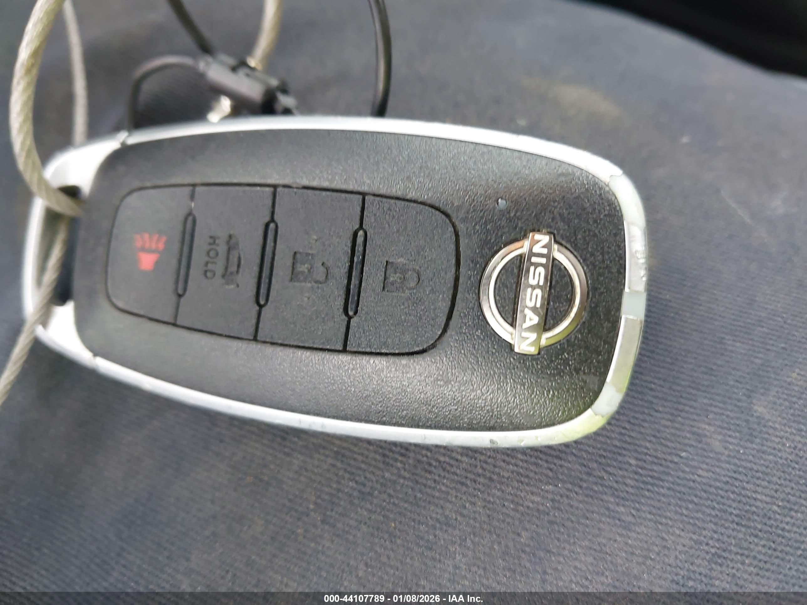NISSAN VERSA image 11