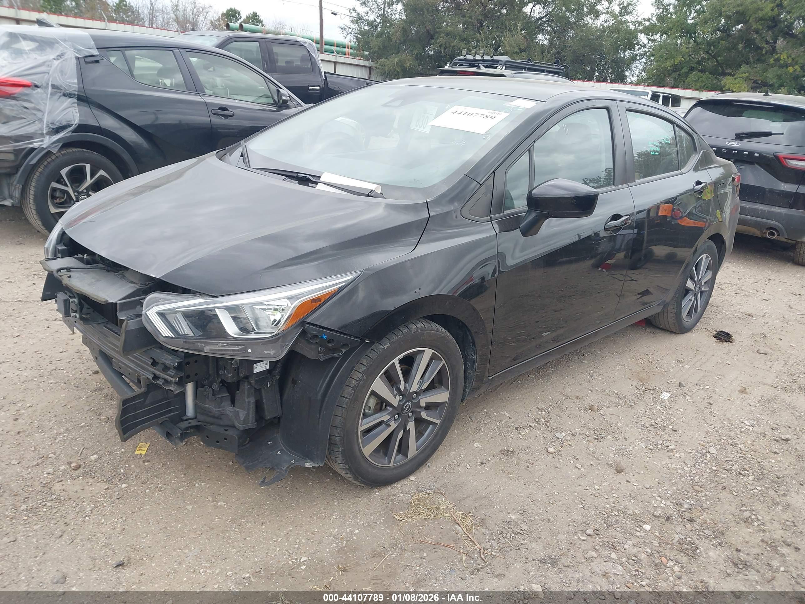 NISSAN VERSA image 2