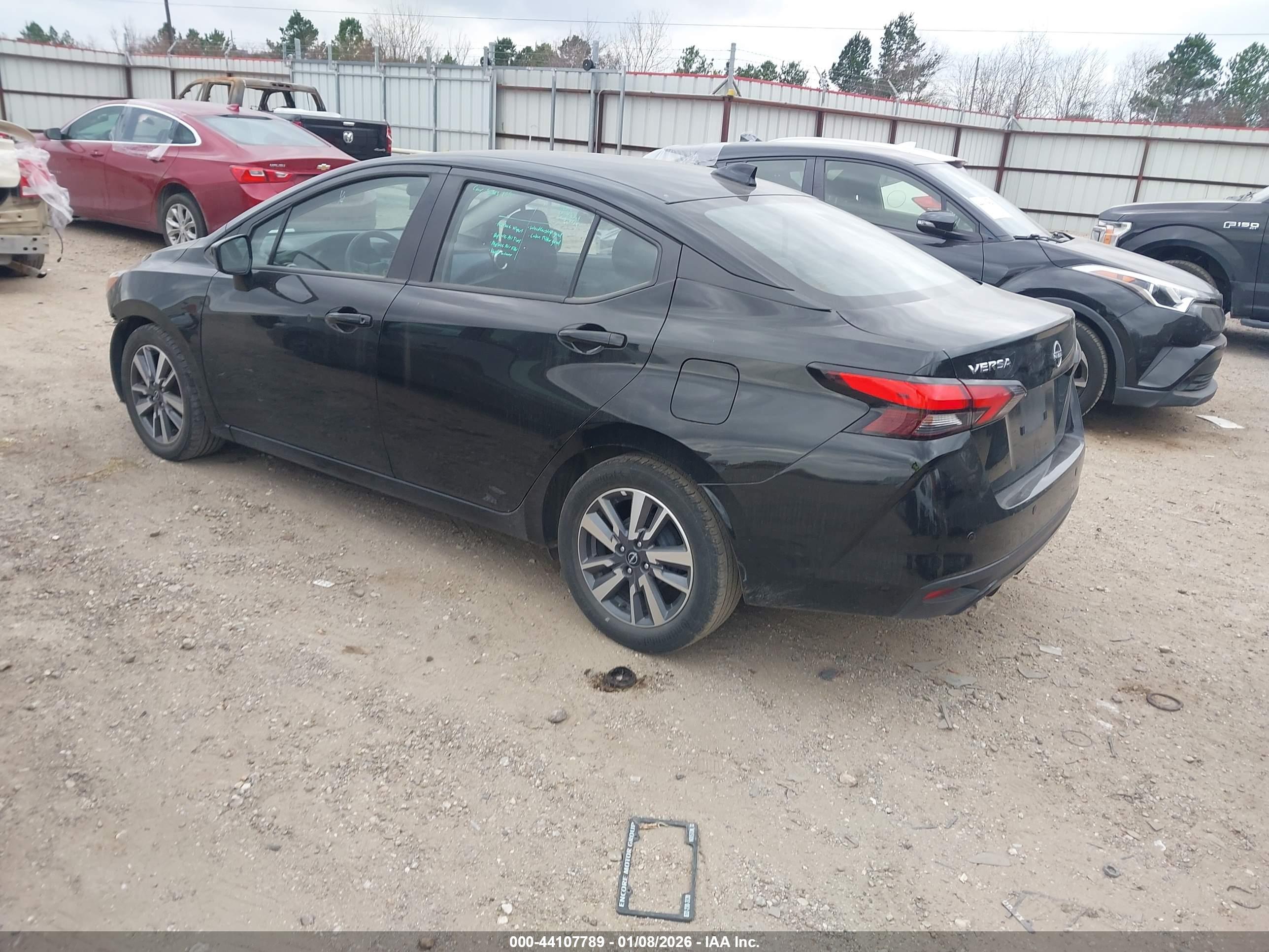 NISSAN VERSA image 3