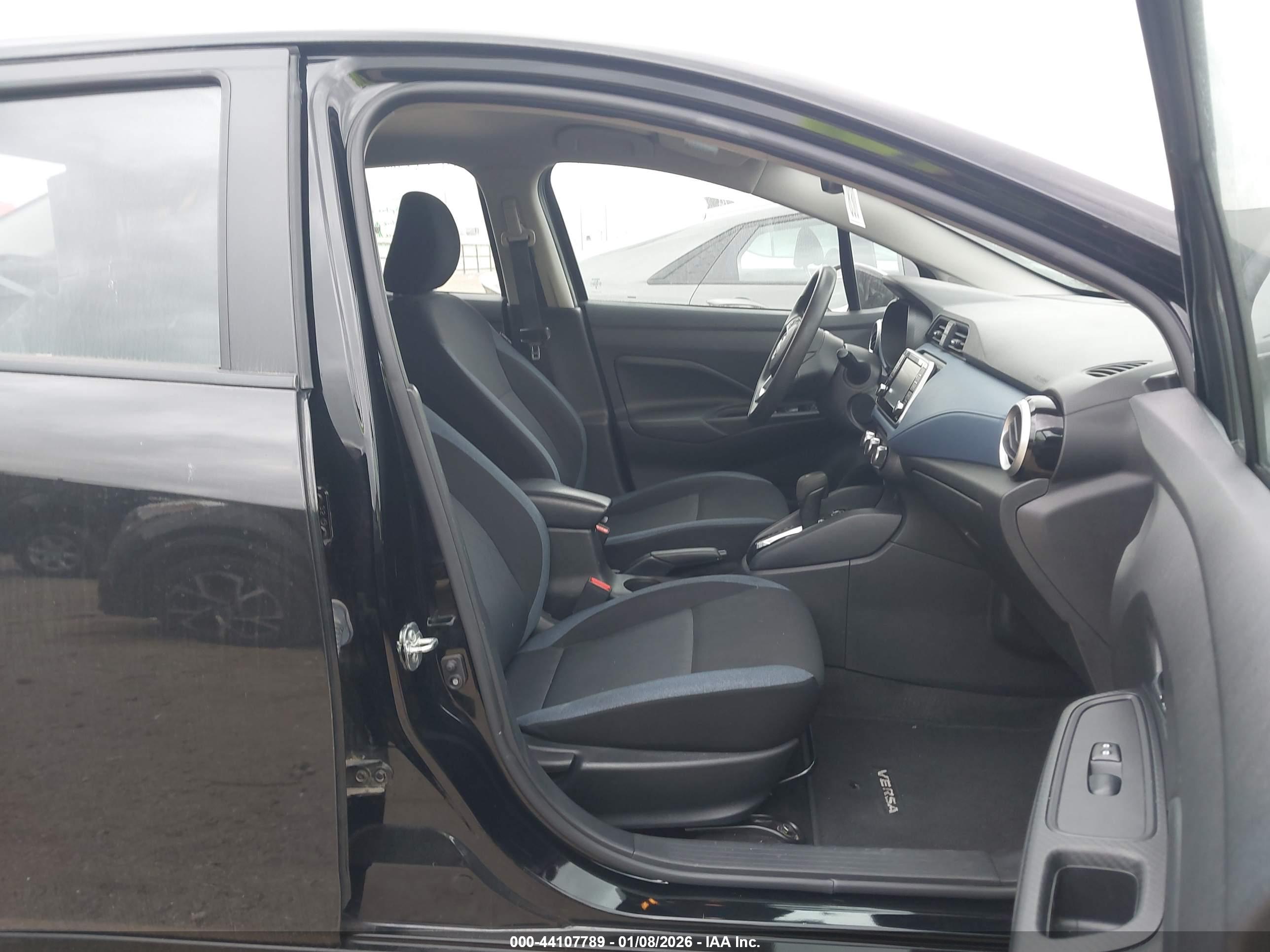 NISSAN VERSA image 5